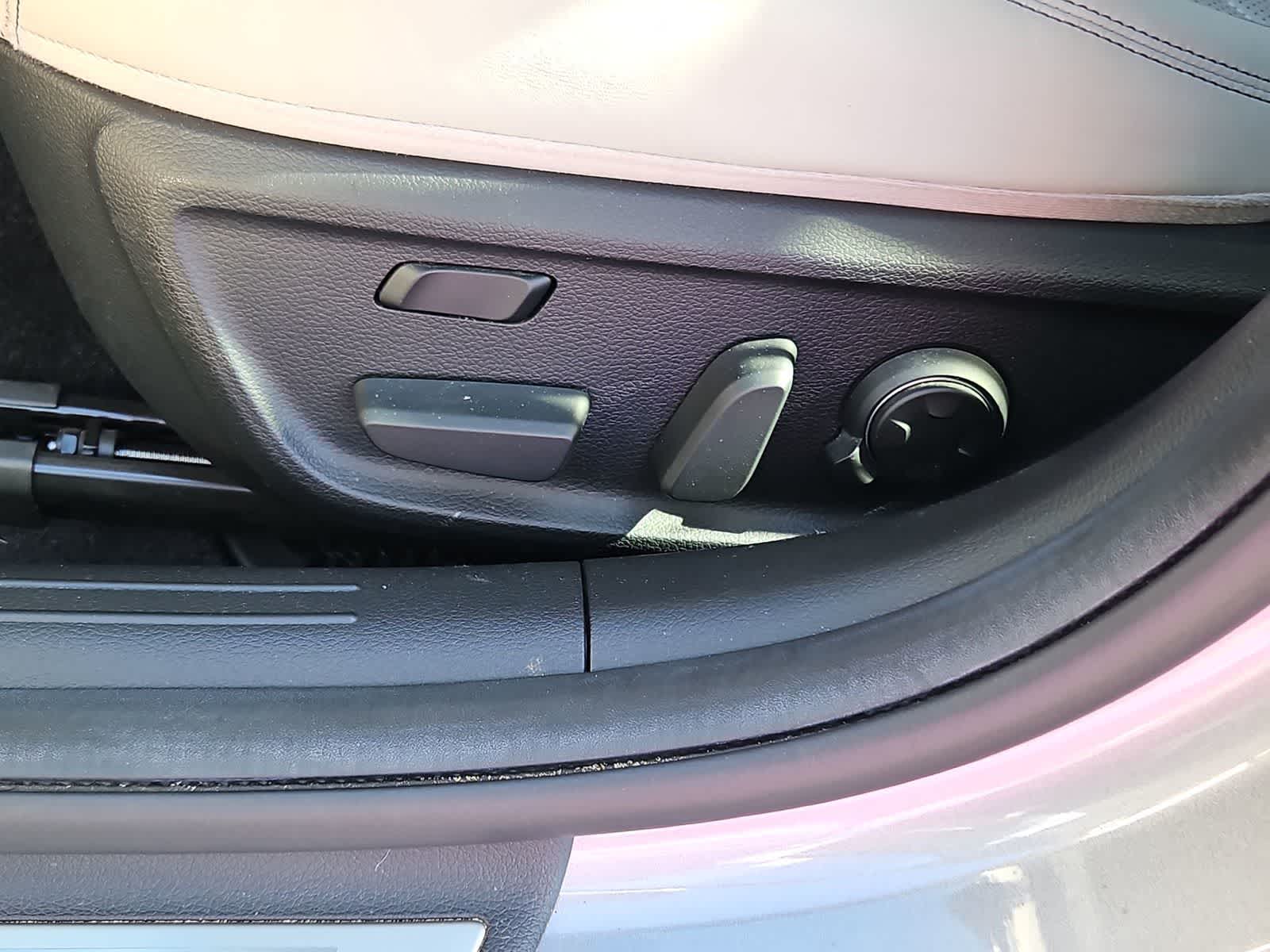 Thumbnail: 2023 Genesis G70 - 17