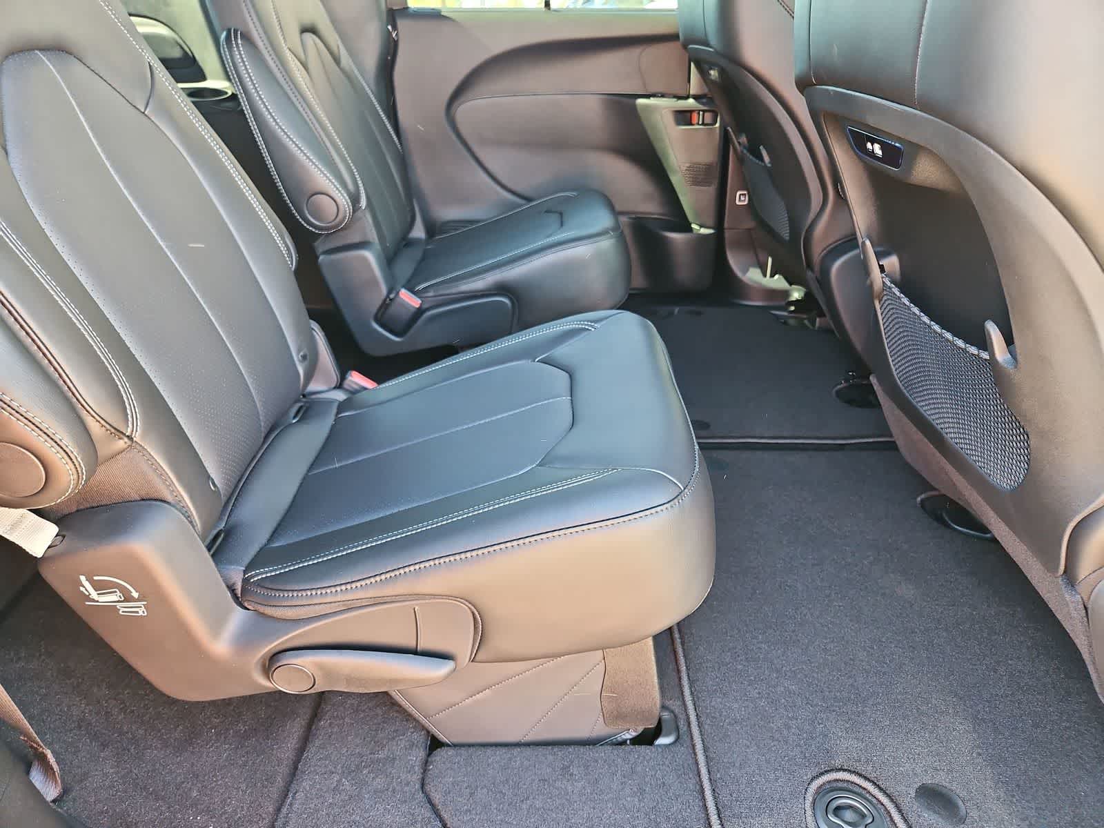 Thumbnail: 2026 Chrysler Pacifica - 20