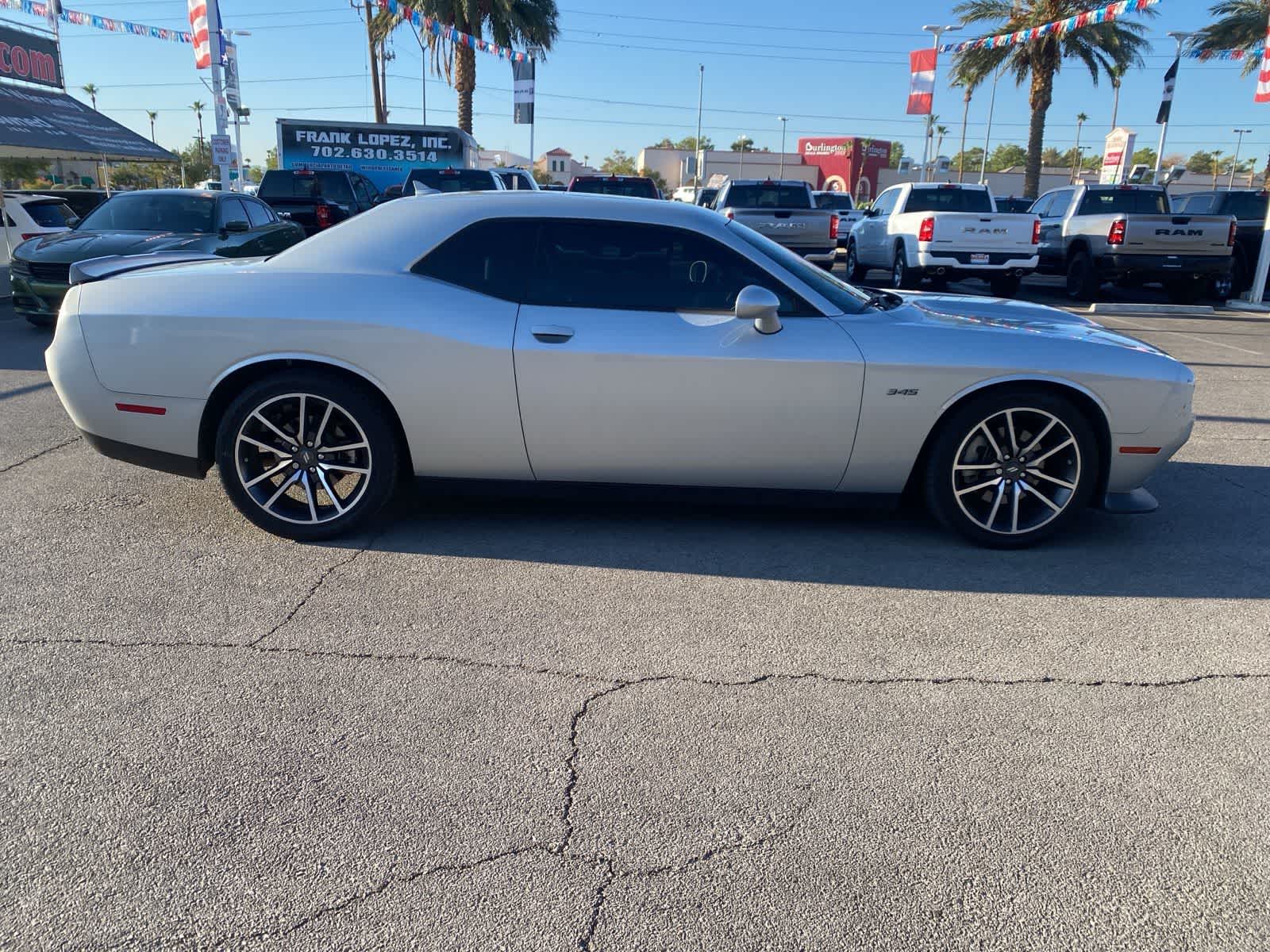 2023 Dodge Challenger R/T photo 4