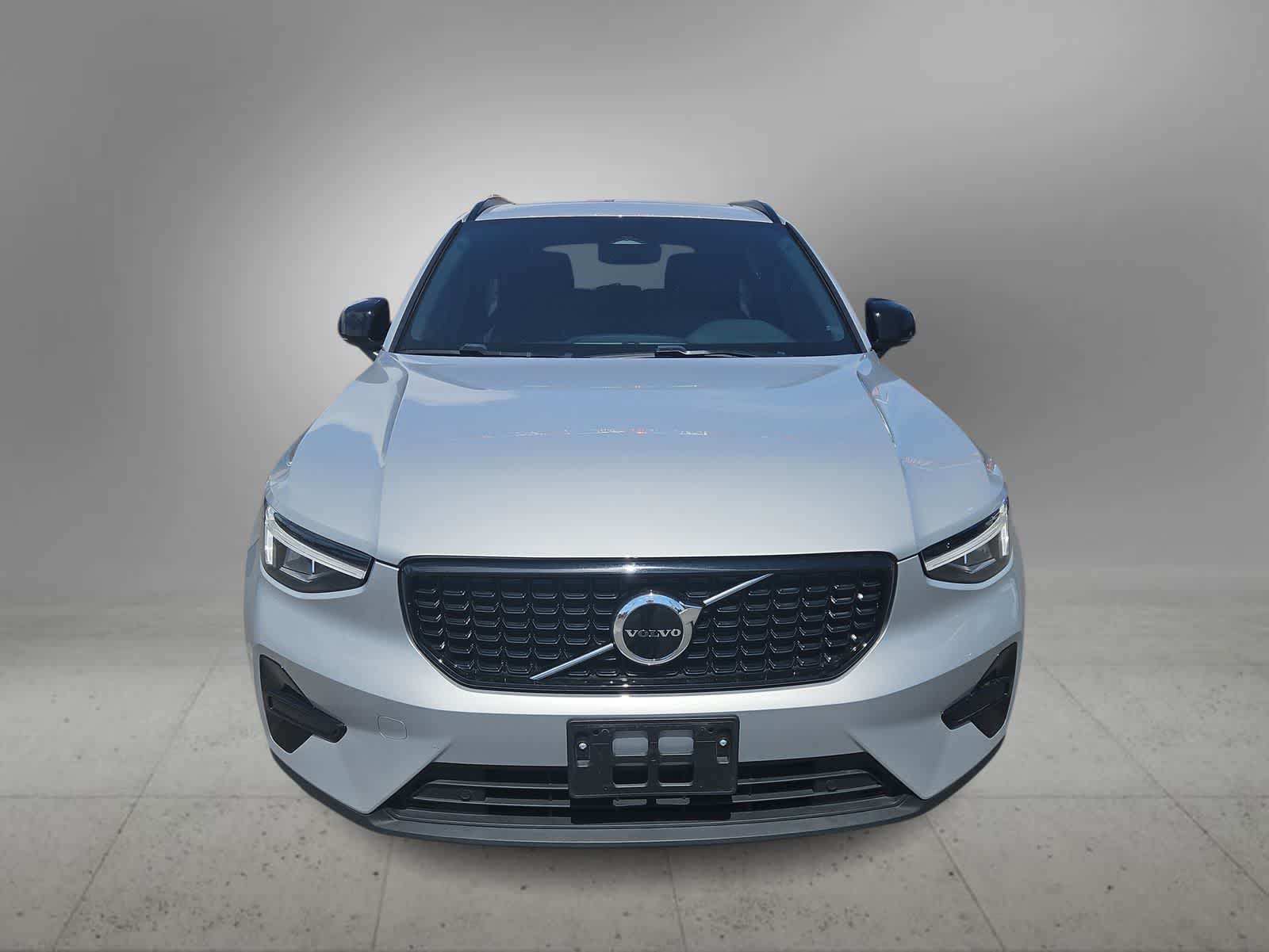 Thumbnail: 2024 Volvo XC40 - 4