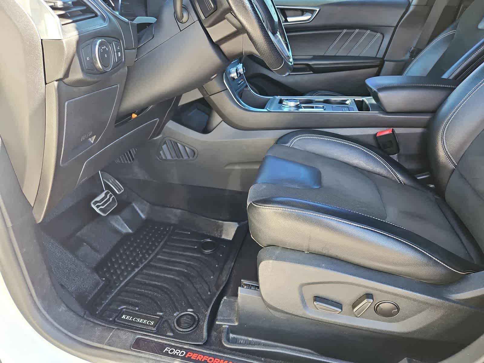 Thumbnail: 2021 Ford Edge - 17