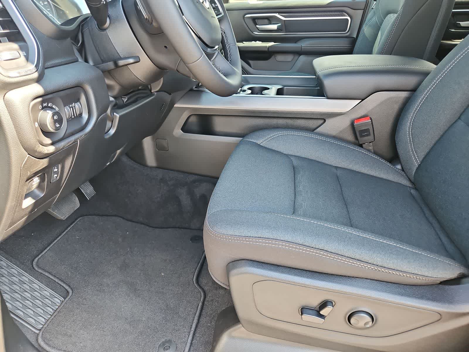 Thumbnail: 2026 RAM 1500 - 17