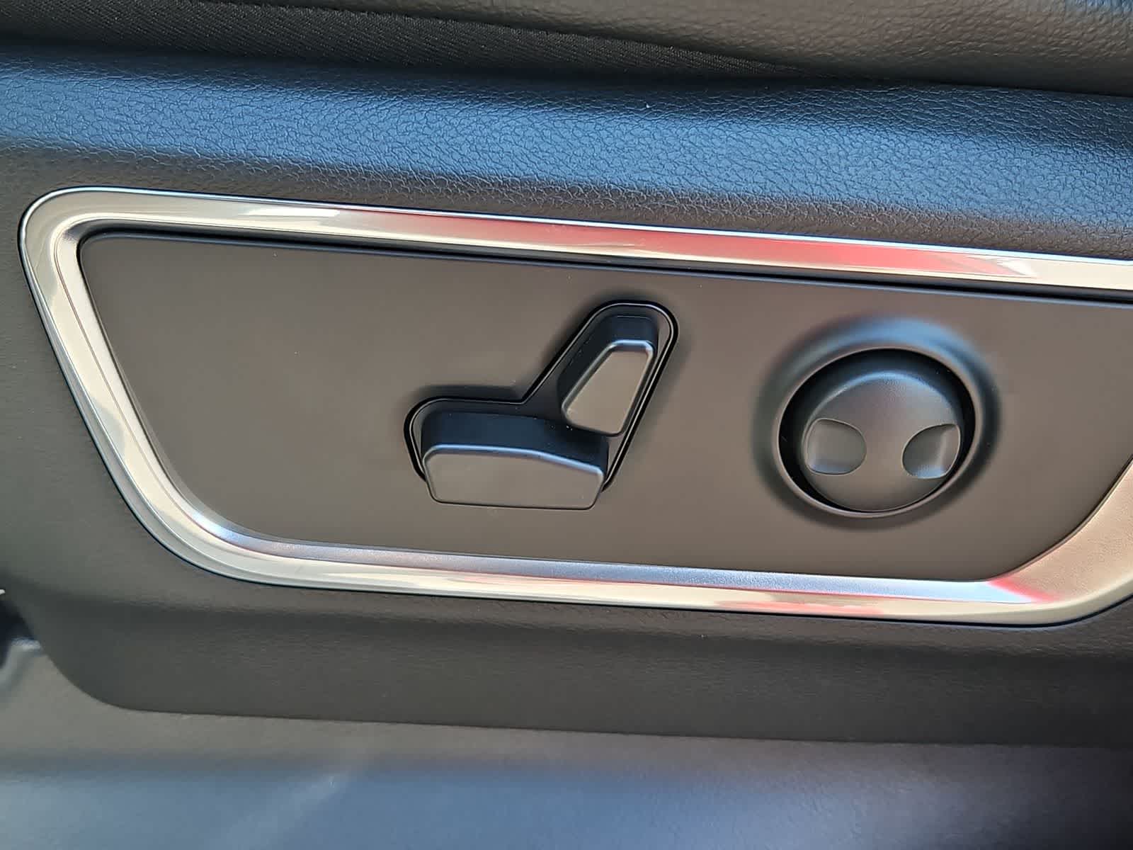 Thumbnail: 2025 RAM 1500 - 18