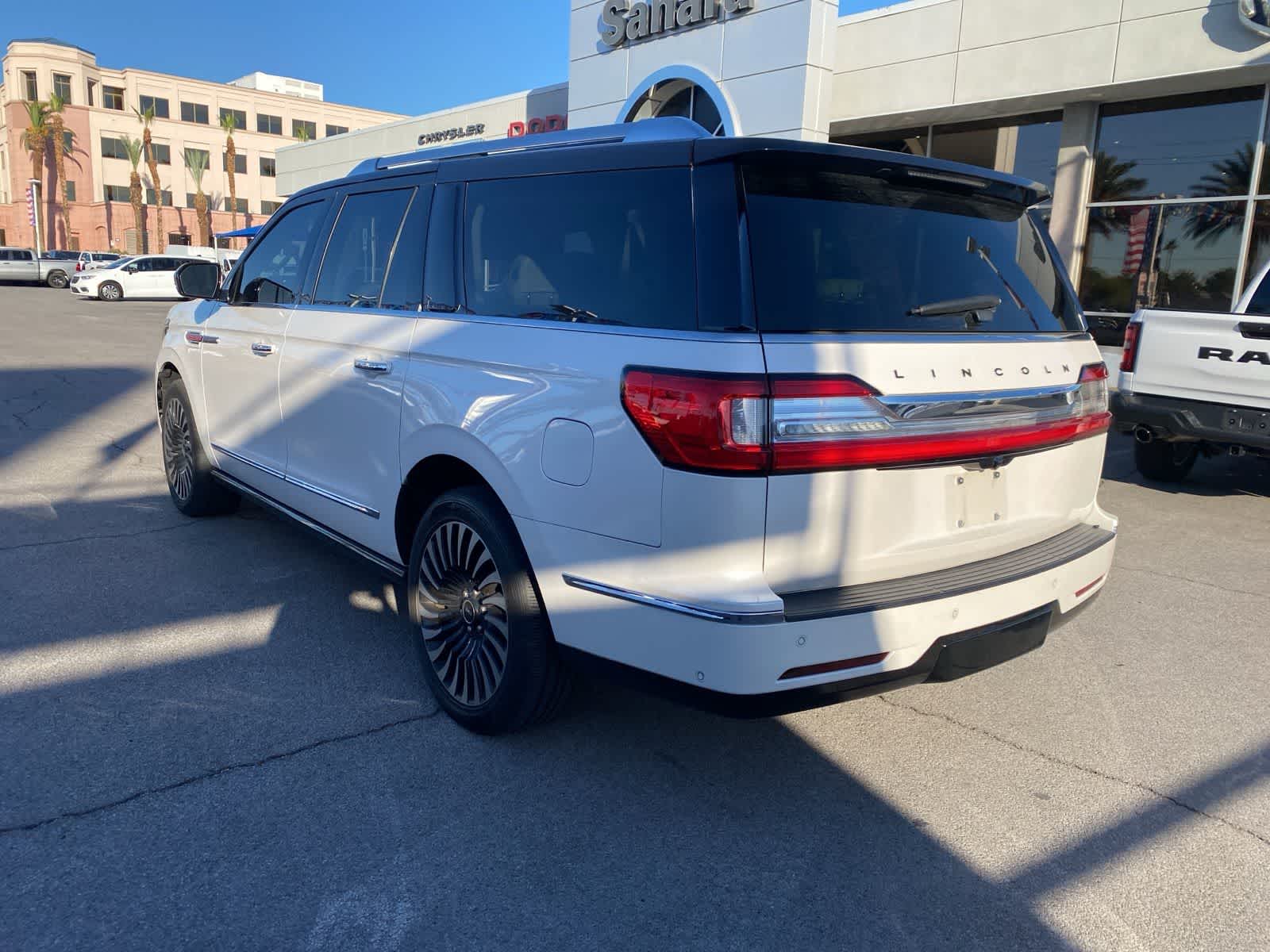 Thumbnail: 2018 Lincoln Navigator L - 8