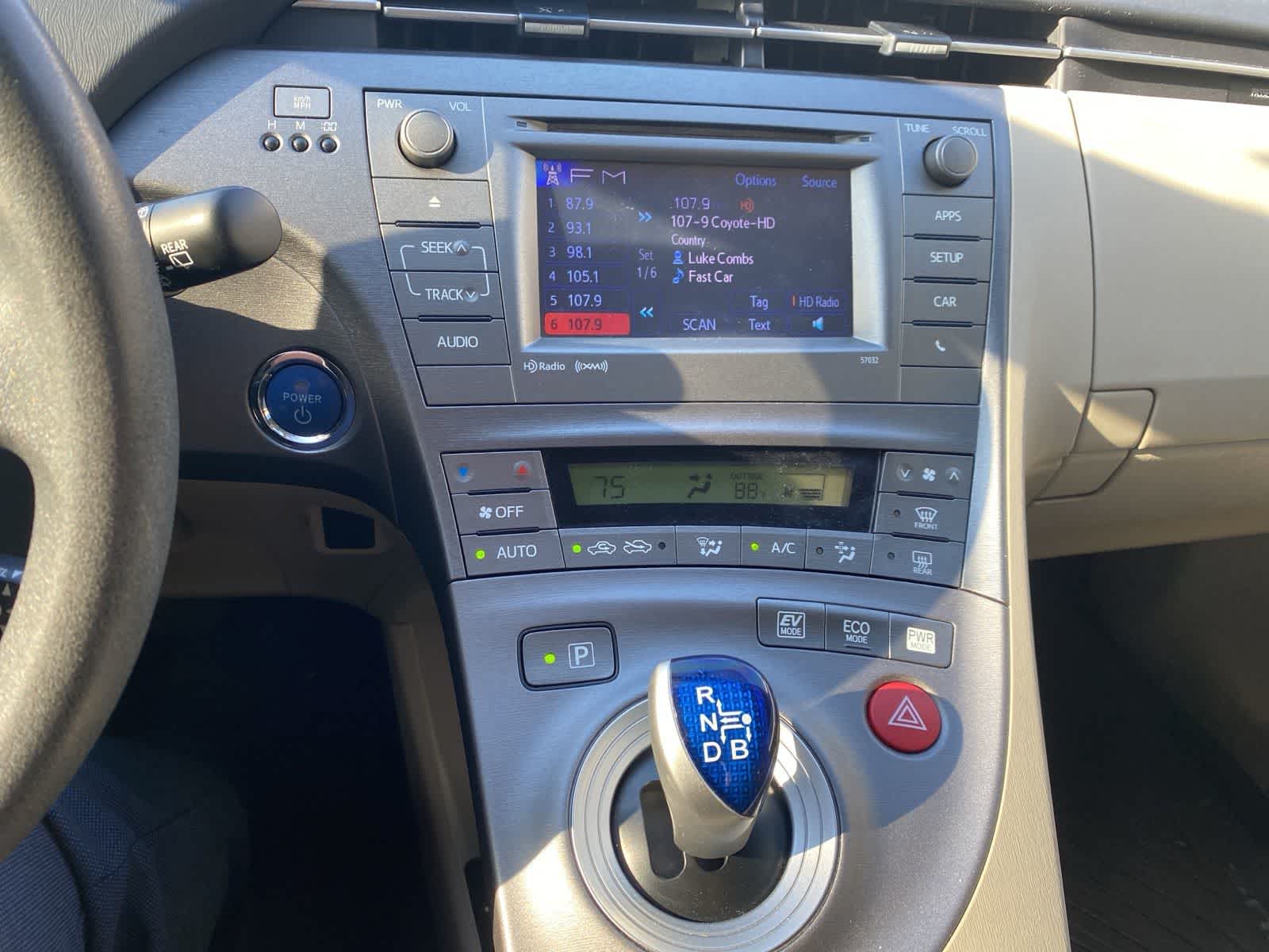 2014 Toyota Prius Three 15