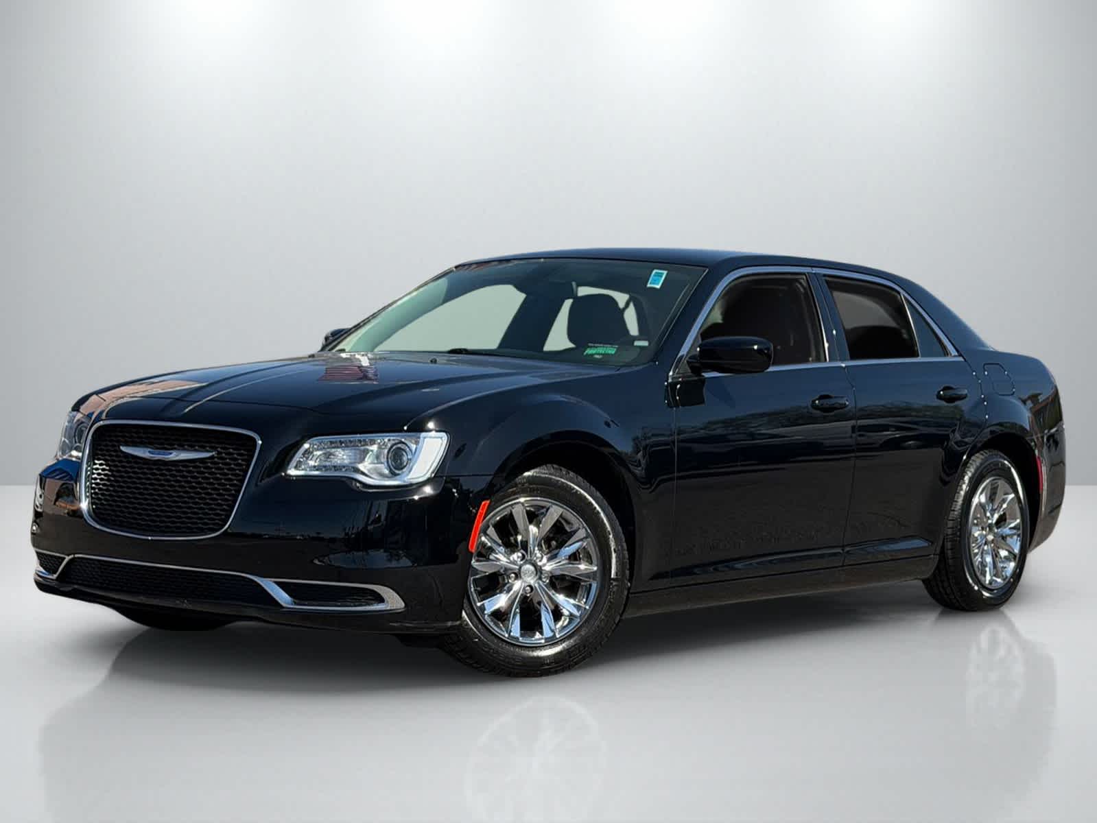 2019 Chrysler 300 Touring's photo