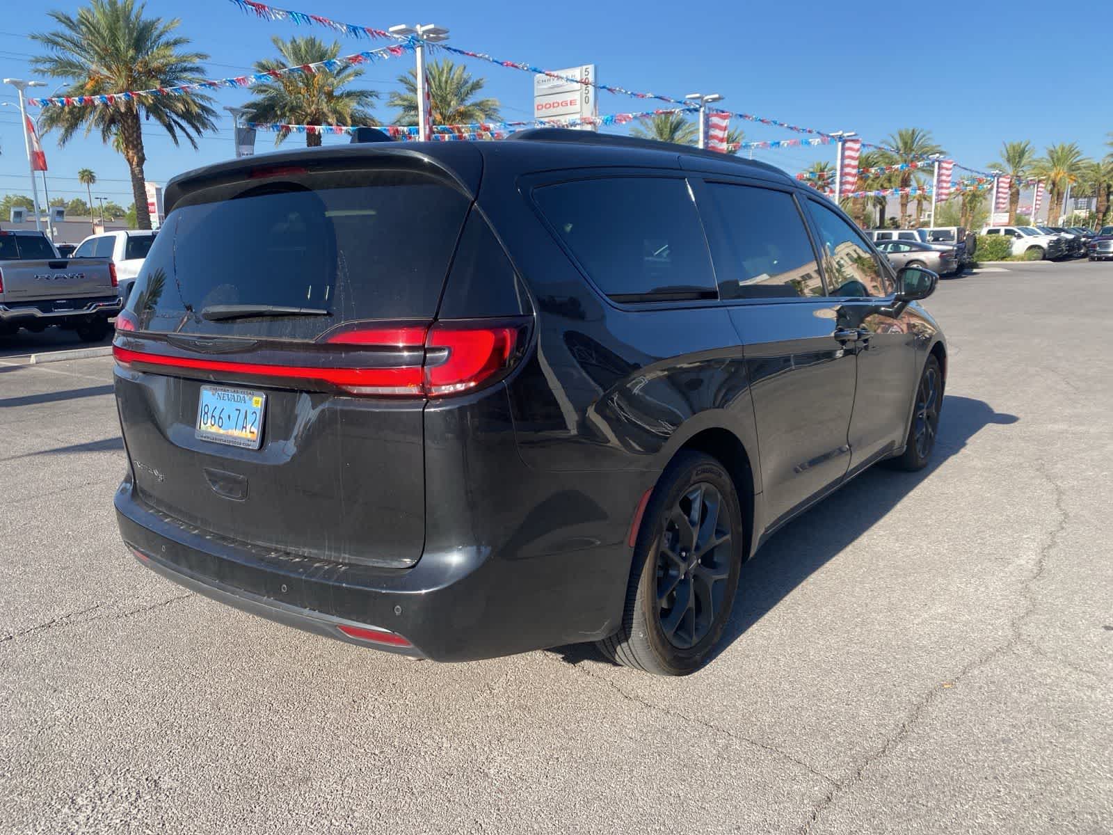 Thumbnail: 2021 Chrysler Pacifica - 6