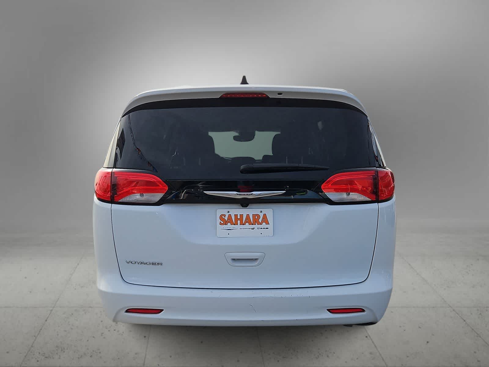 Thumbnail: 2023 Chrysler Voyager - 8