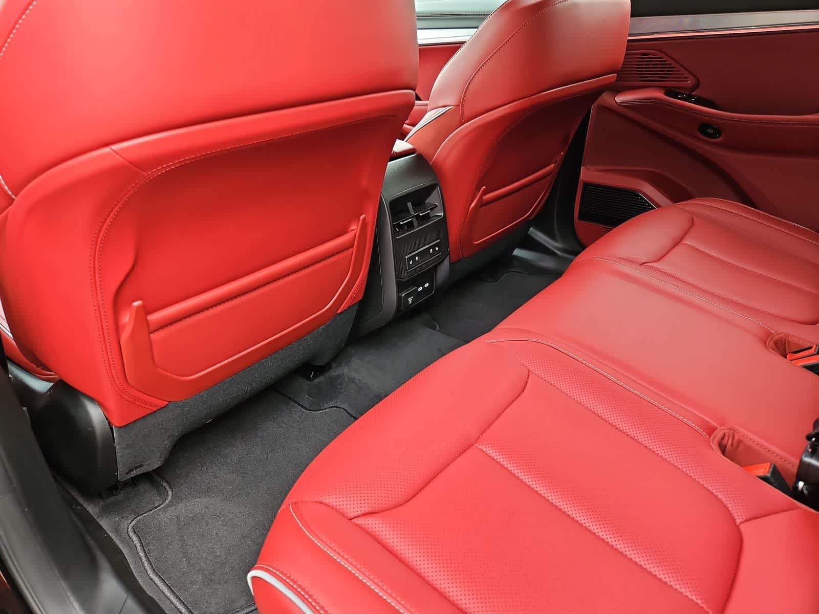 Thumbnail: 2024 Jeep Wagoneer S - 17