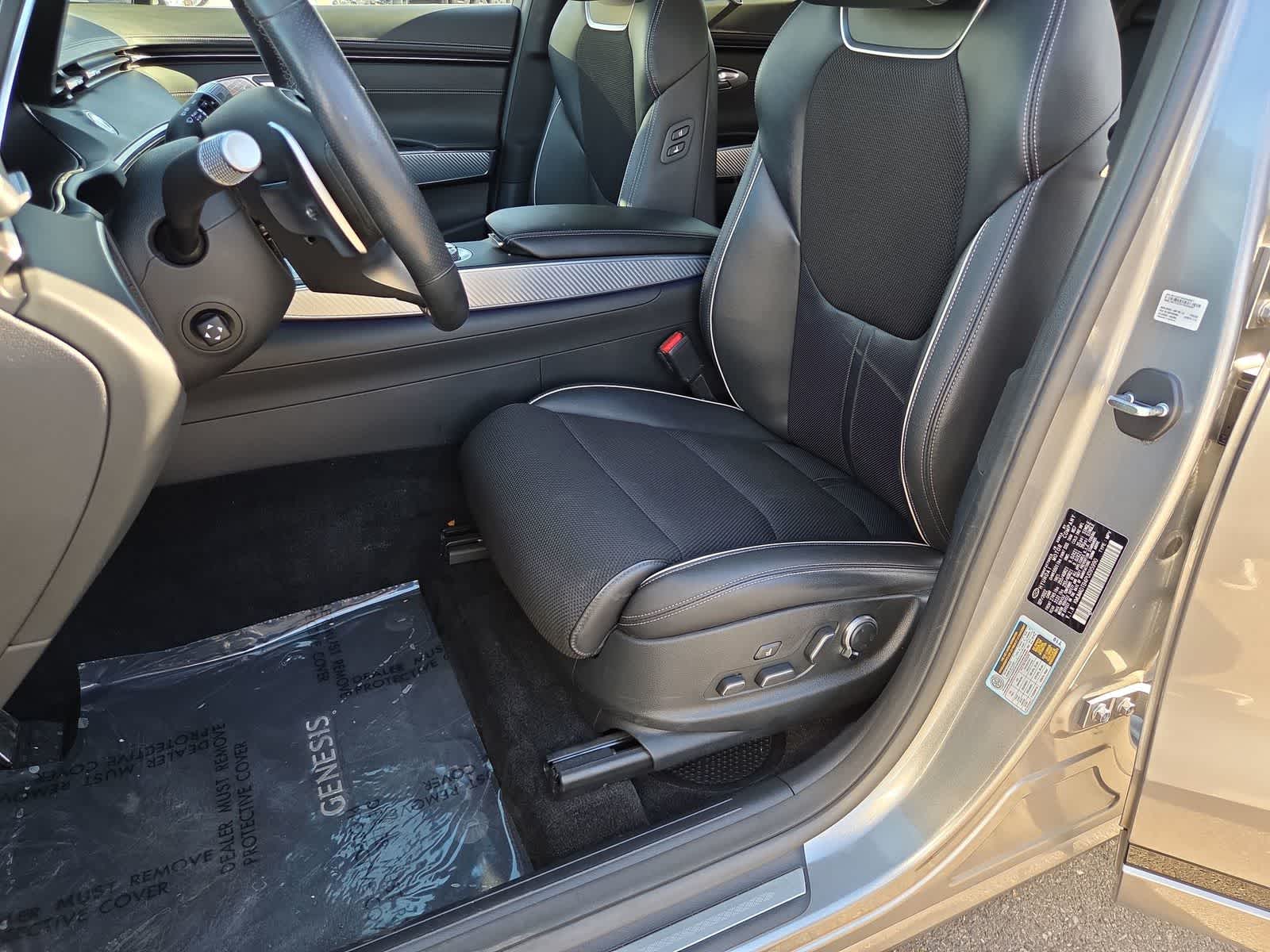 Thumbnail: 2023 Genesis GV70 - 17