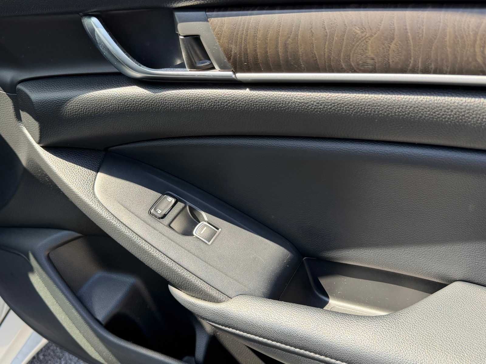 Thumbnail: 2018 Honda Accord - 32