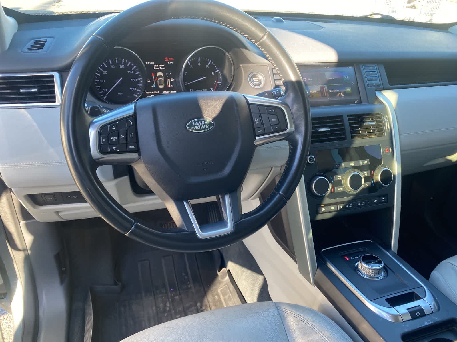 Thumbnail: 2016 Land Rover Discovery Sport - 10