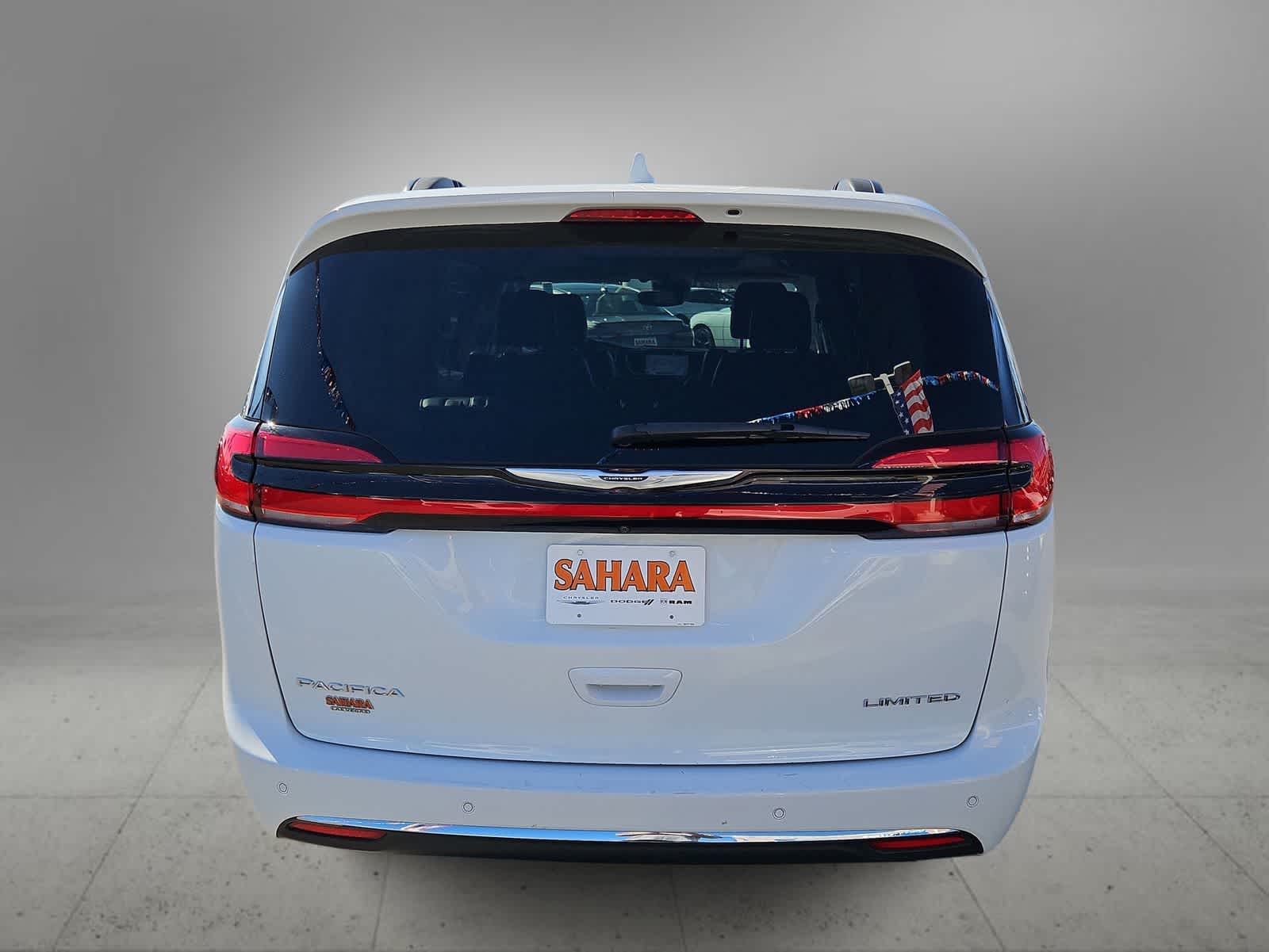 Thumbnail: 2022 Chrysler Pacifica - 8