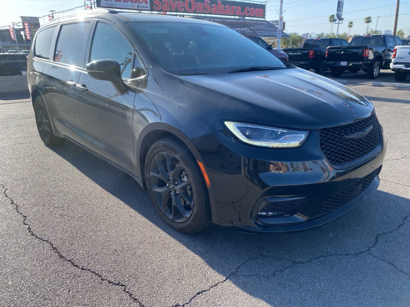 Thumbnail: 2021 Chrysler Pacifica - 3