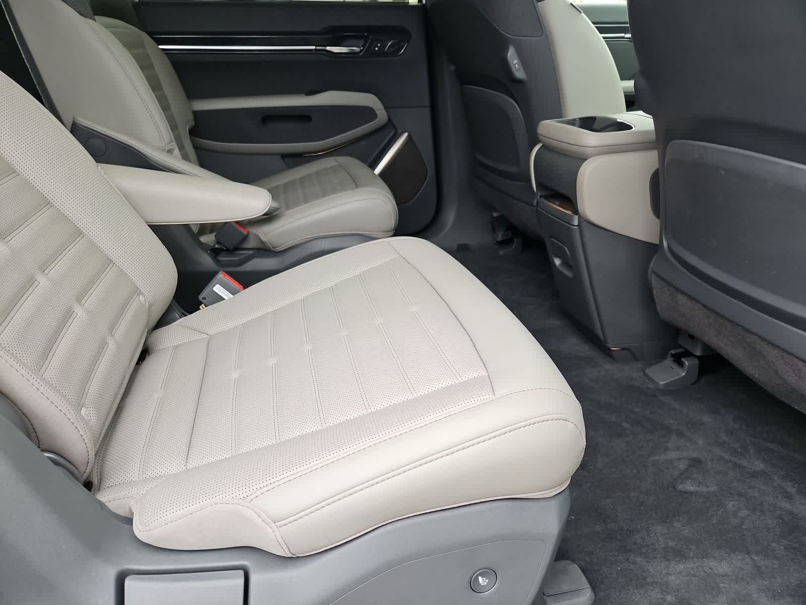 Thumbnail: 2024 Kia EV9 - 20