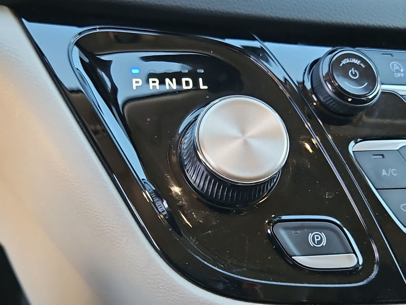 Thumbnail: 2023 Chrysler Voyager - 31