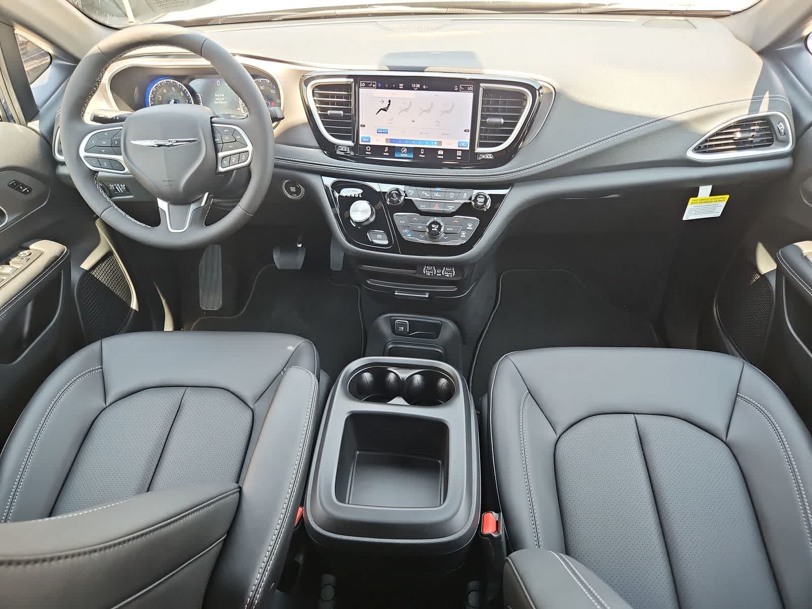 Thumbnail: 2025 Chrysler Pacifica - 15