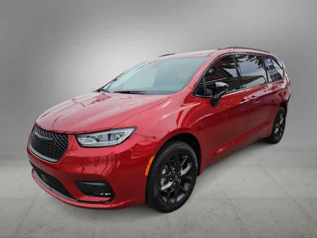 Thumbnail: 2026 Chrysler Pacifica - 4