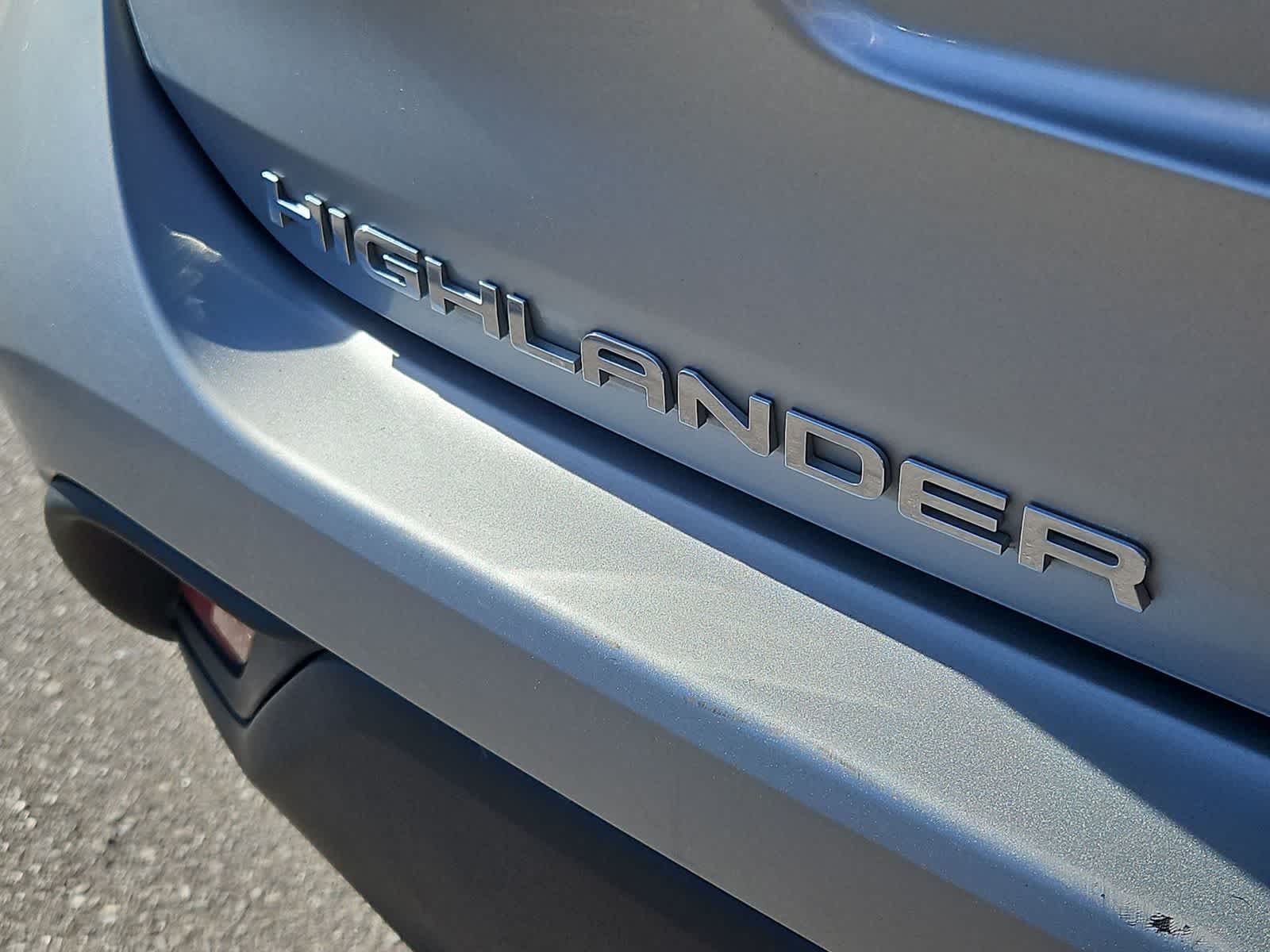 Thumbnail: 2023 Toyota Highlander - 13