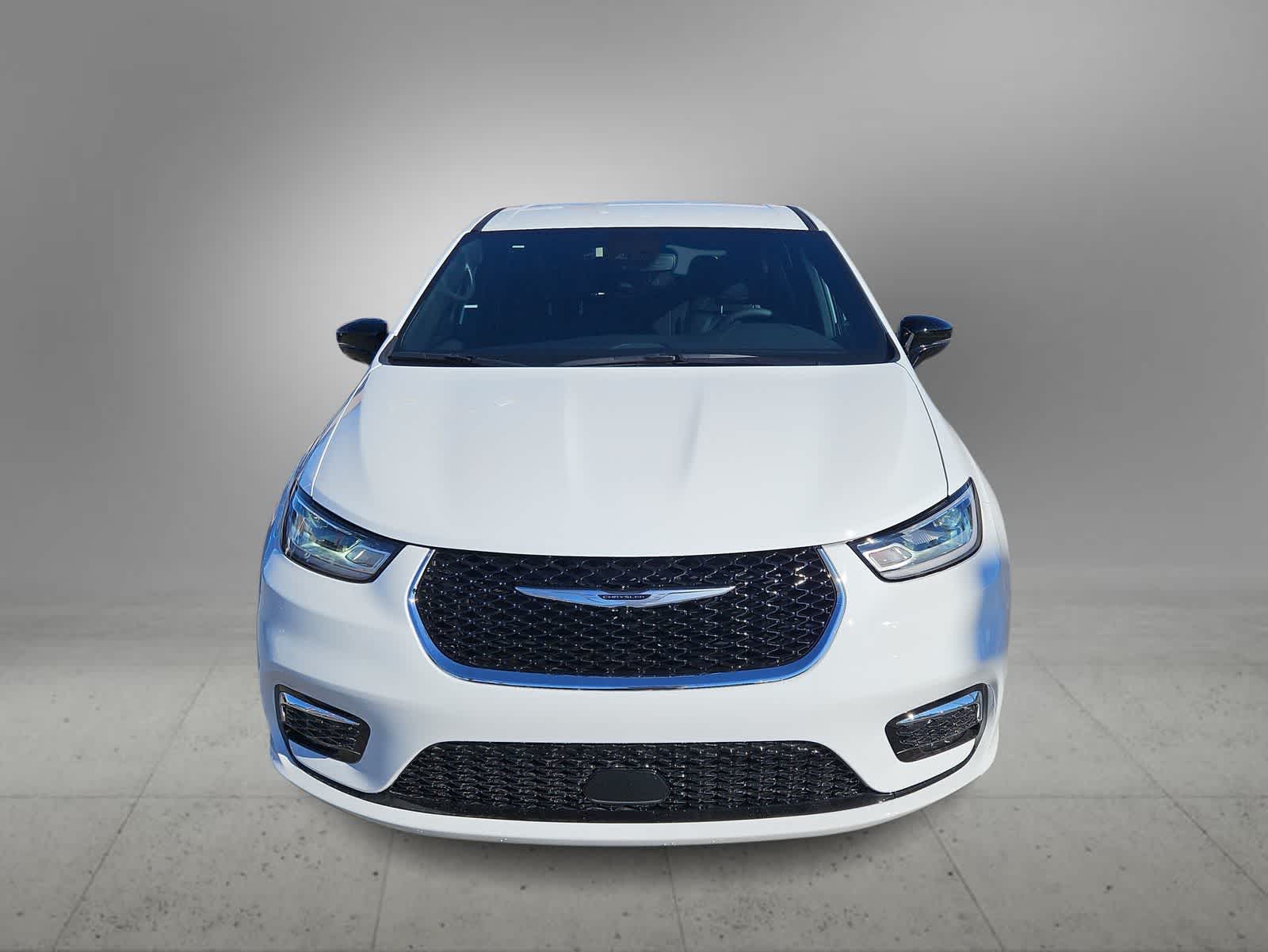 Thumbnail: 2026 Chrysler Pacifica - 3