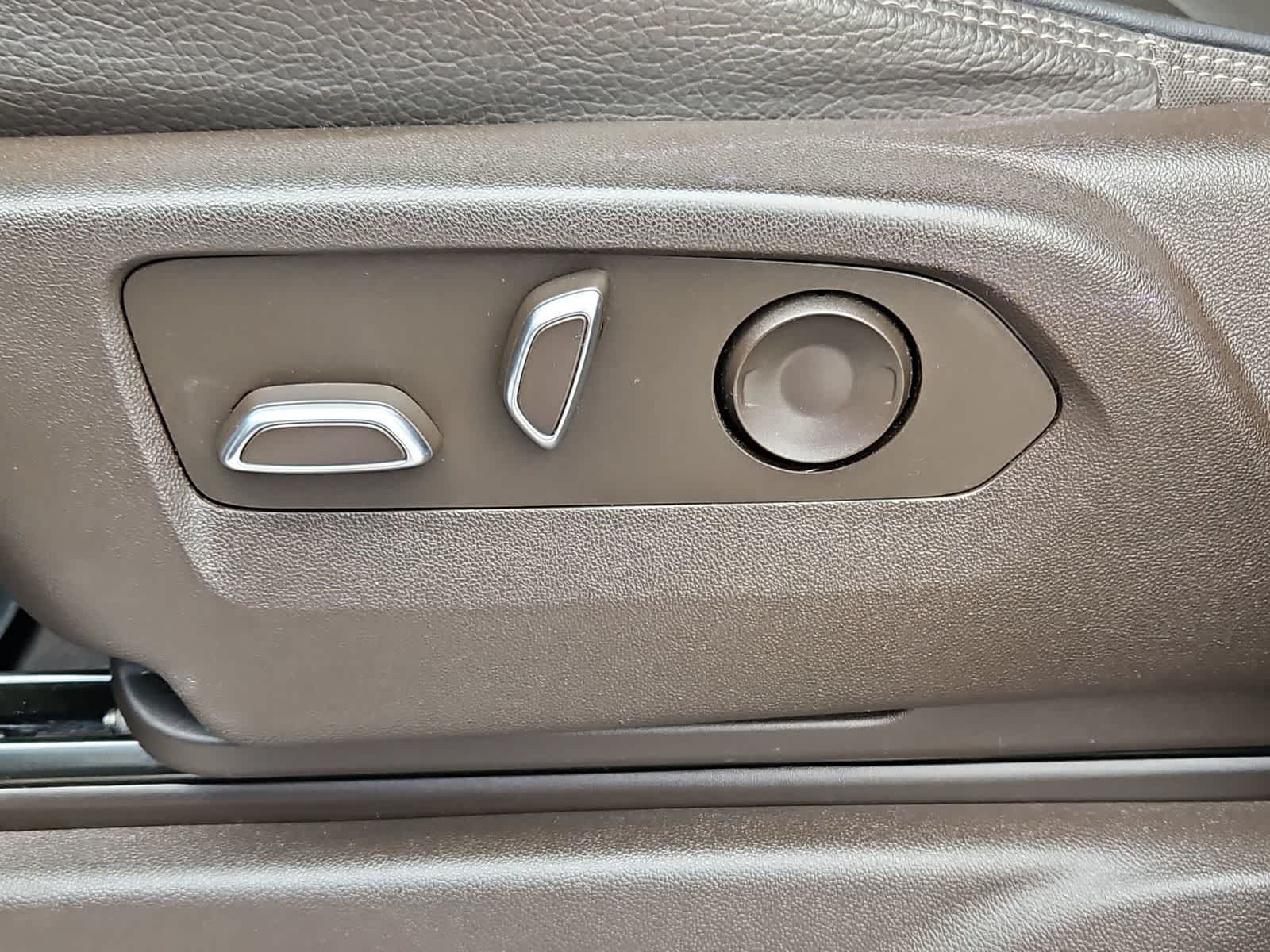 Thumbnail: 2023 GMC Yukon - 18