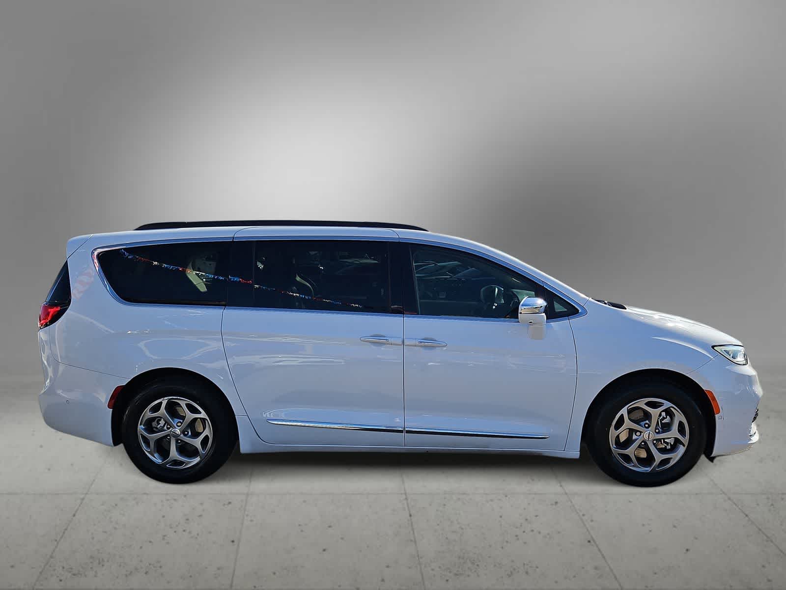 Thumbnail: 2022 Chrysler Pacifica - 10