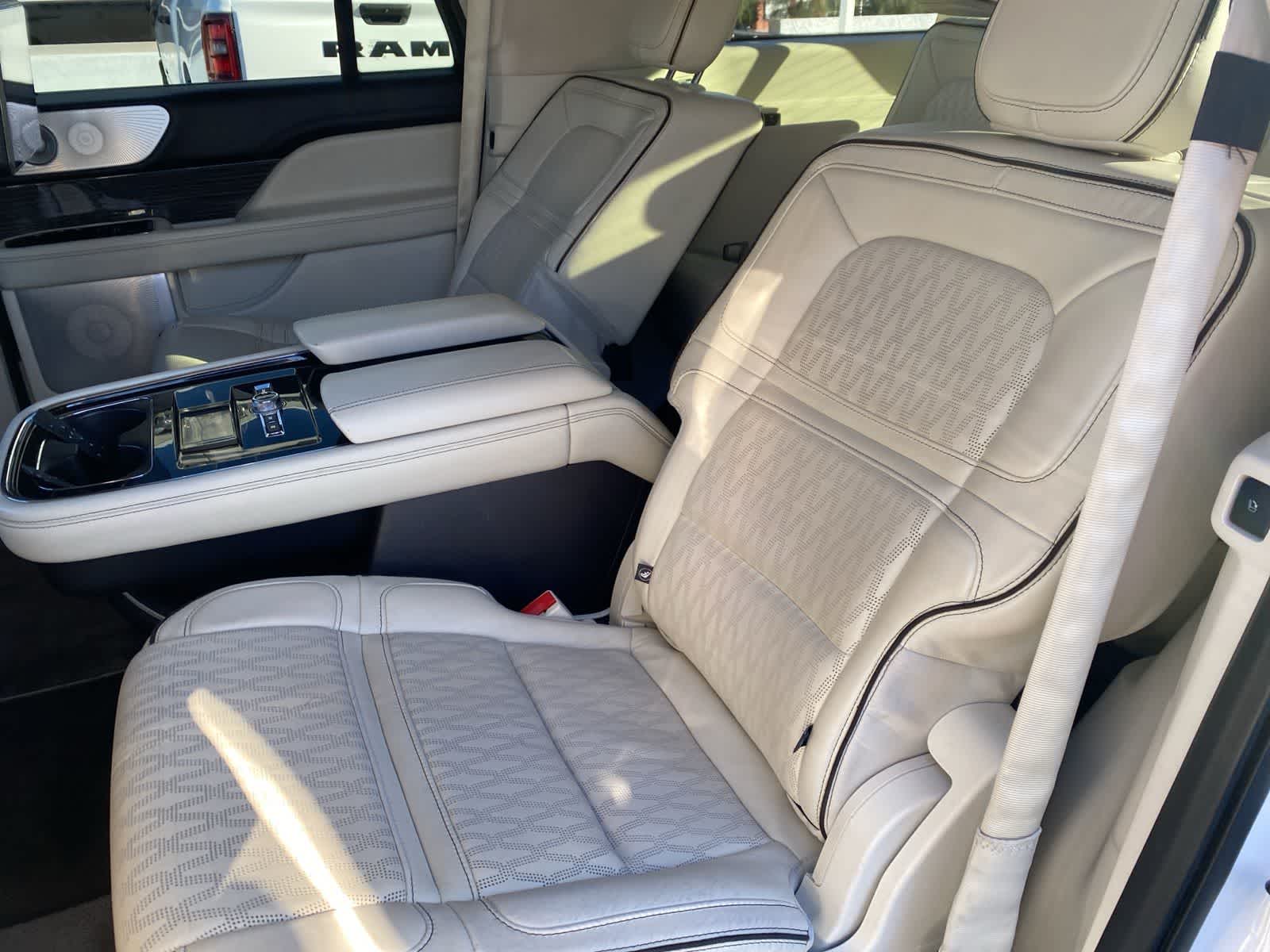 Thumbnail: 2018 Lincoln Navigator L - 13