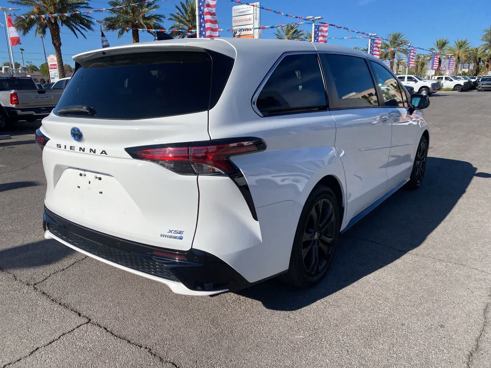 Thumbnail: 2021 Toyota Sienna - 6
