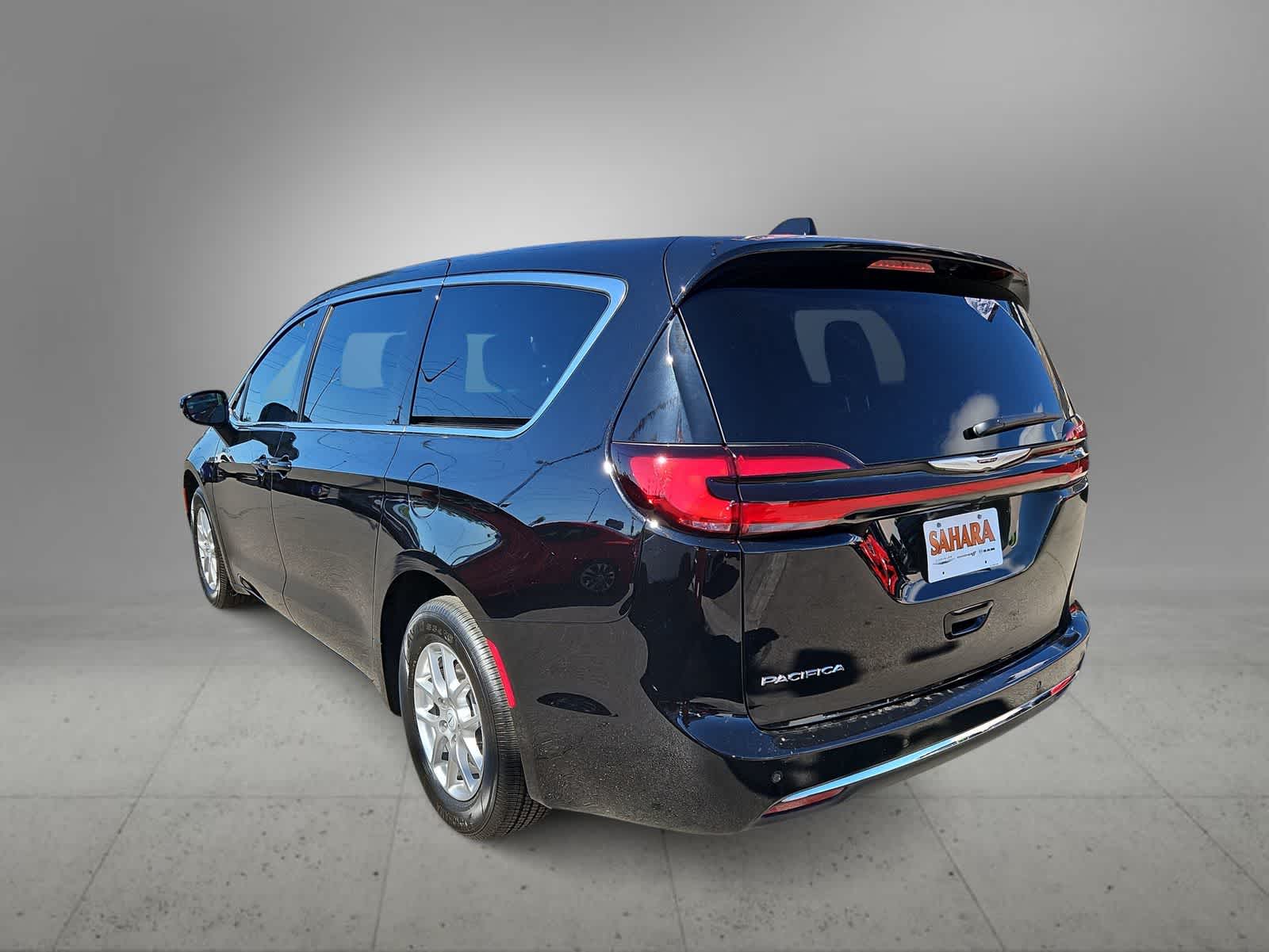 Thumbnail: 2026 Chrysler Pacifica - 6