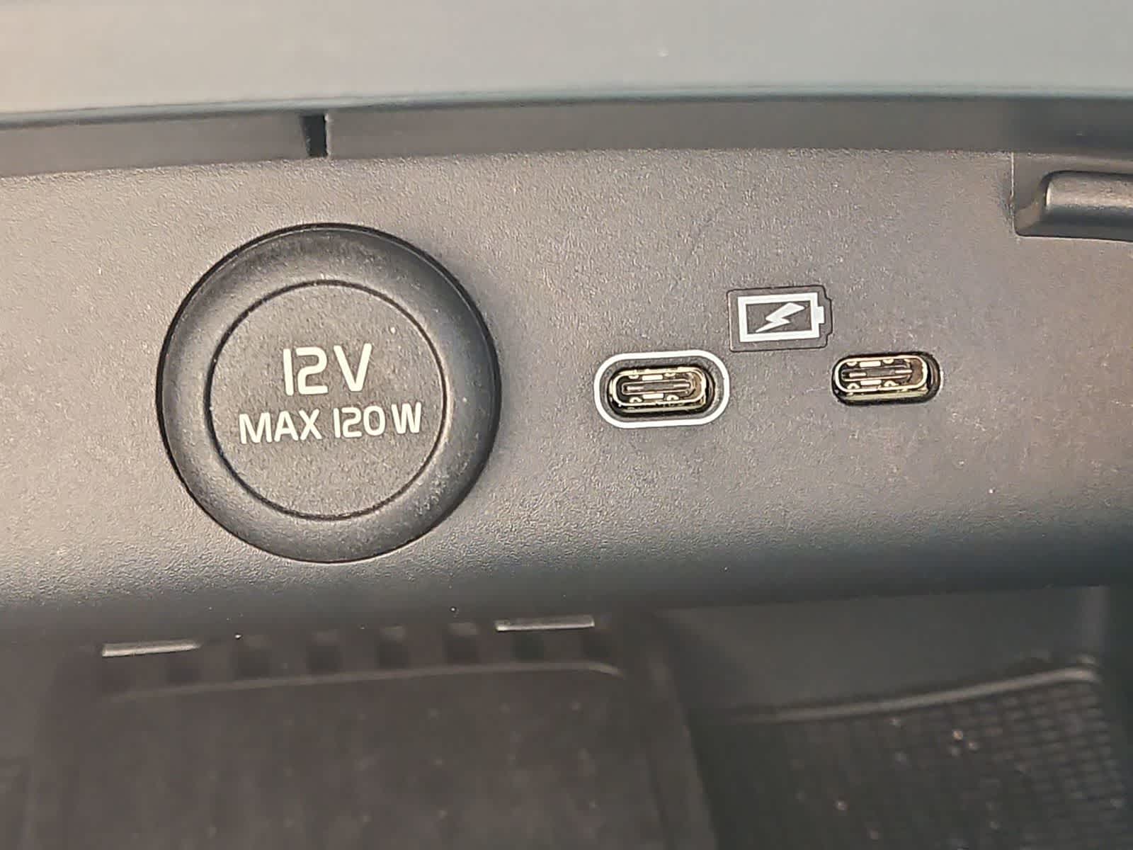 Thumbnail: 2024 Volvo XC40 - 30