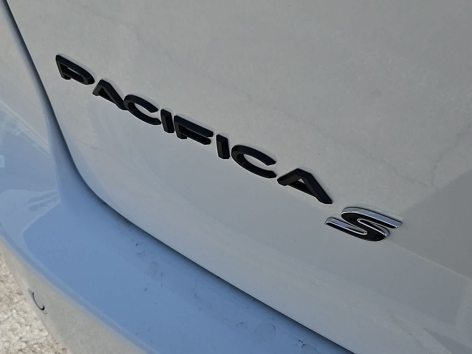 Thumbnail: 2026 Chrysler Pacifica - 12