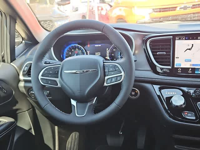 Thumbnail: 2026 Chrysler Pacifica - 26