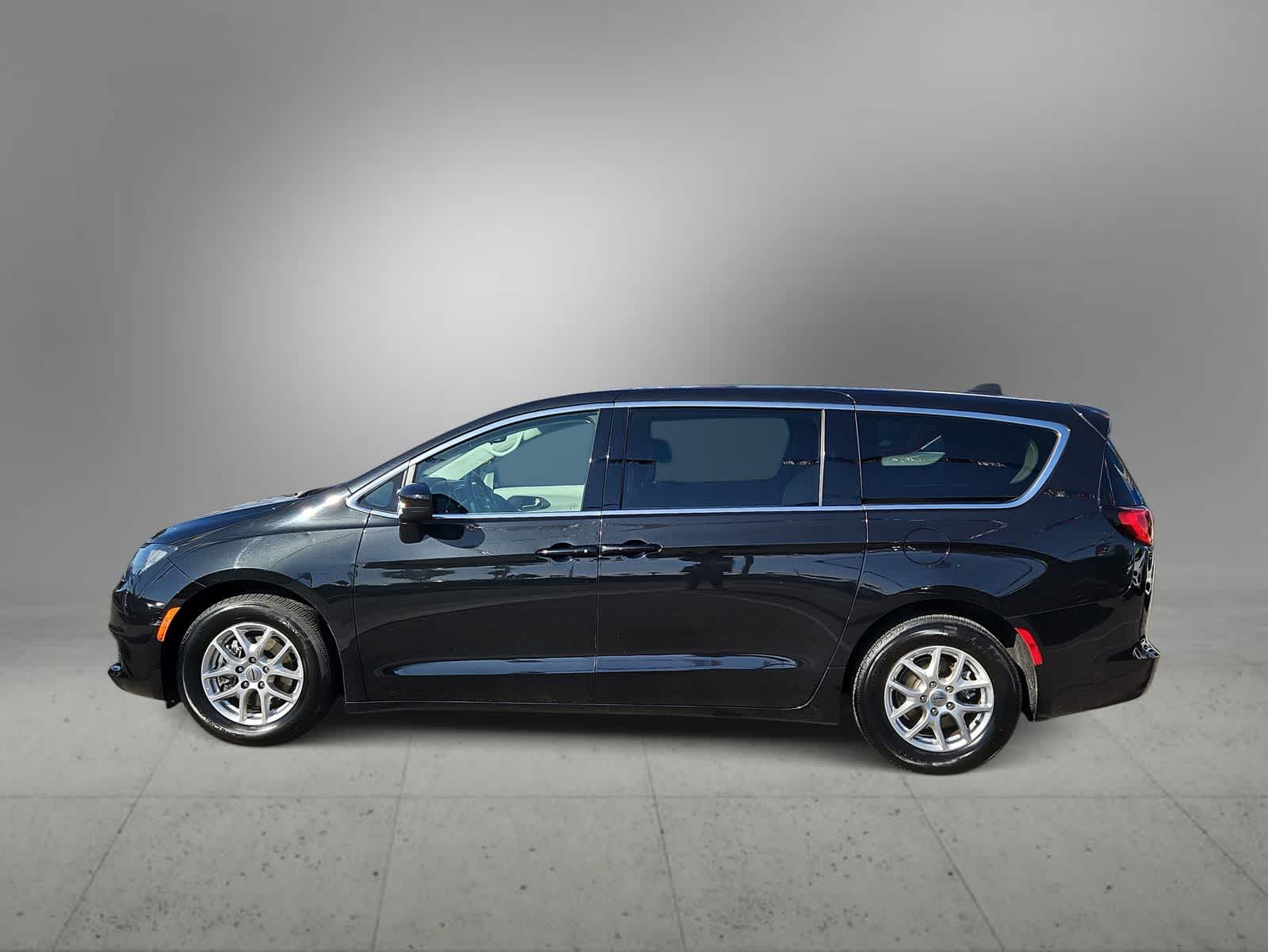 Thumbnail: 2023 Chrysler Voyager - 6