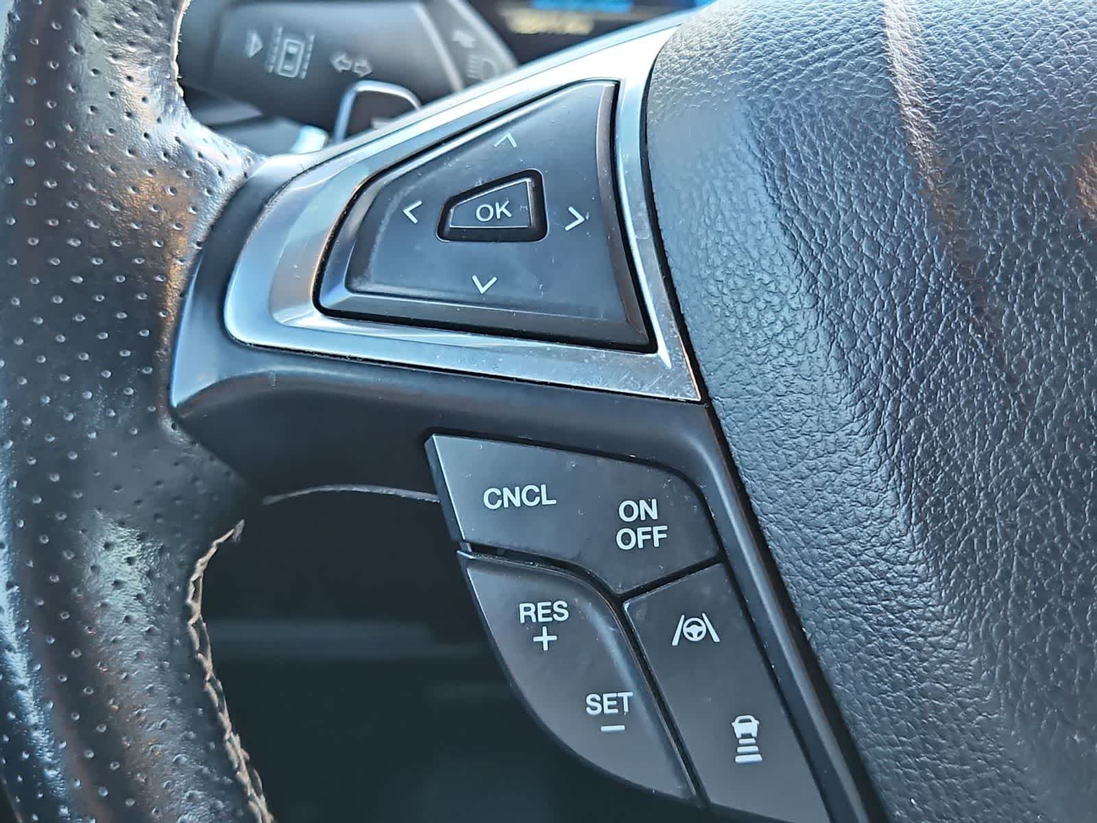 Thumbnail: 2021 Ford Edge - 24