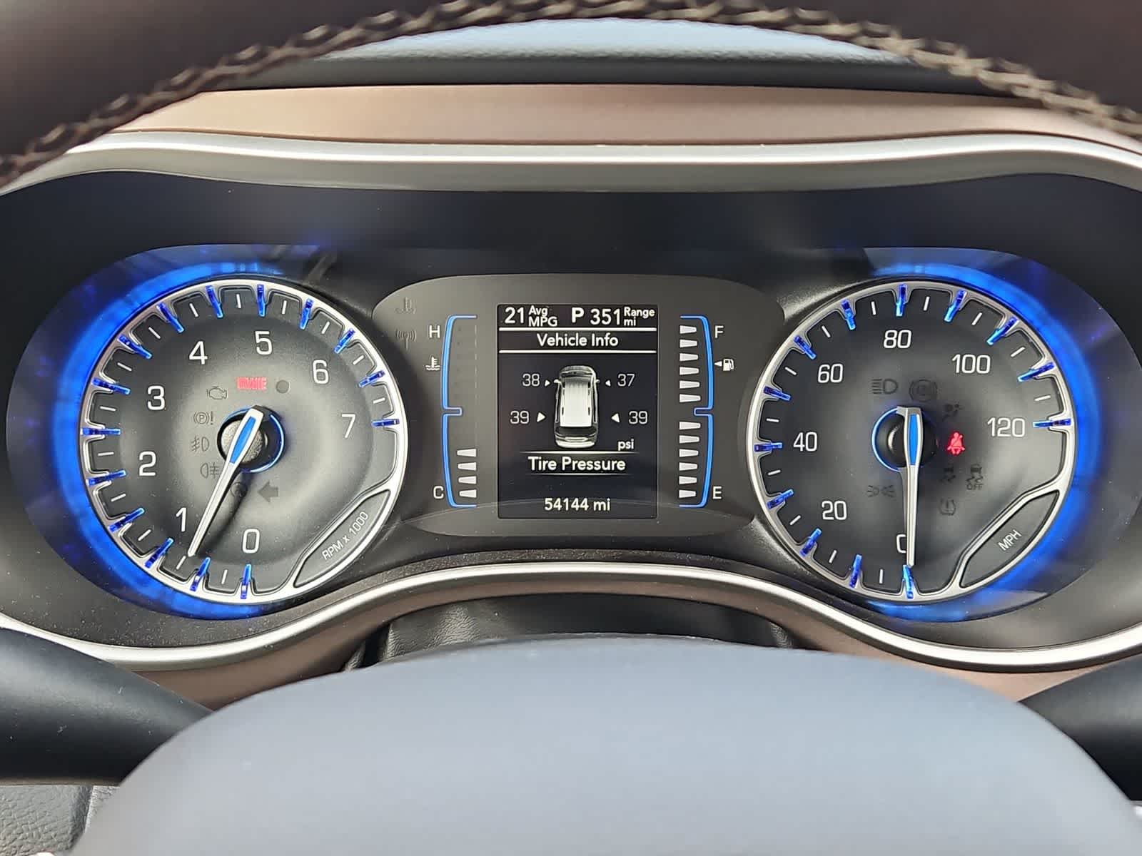 Thumbnail: 2023 Chrysler Voyager - 32