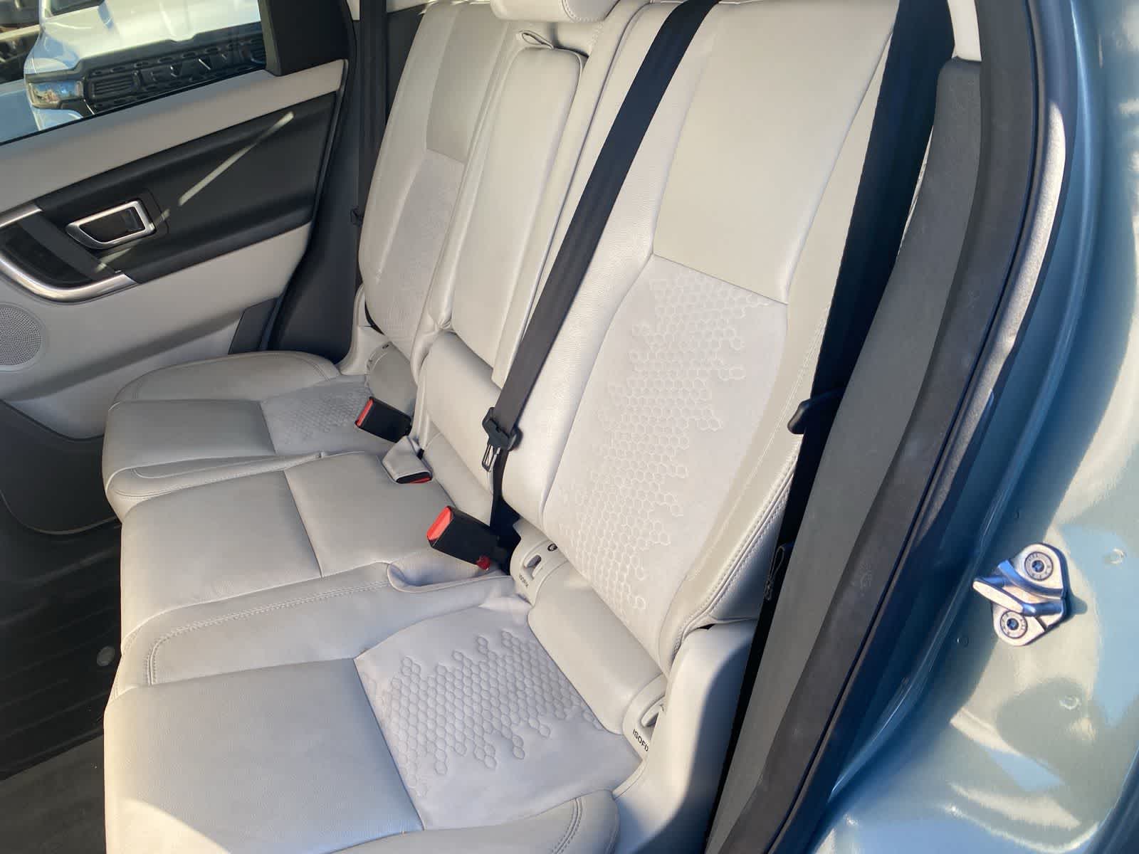 Thumbnail: 2016 Land Rover Discovery Sport - 12