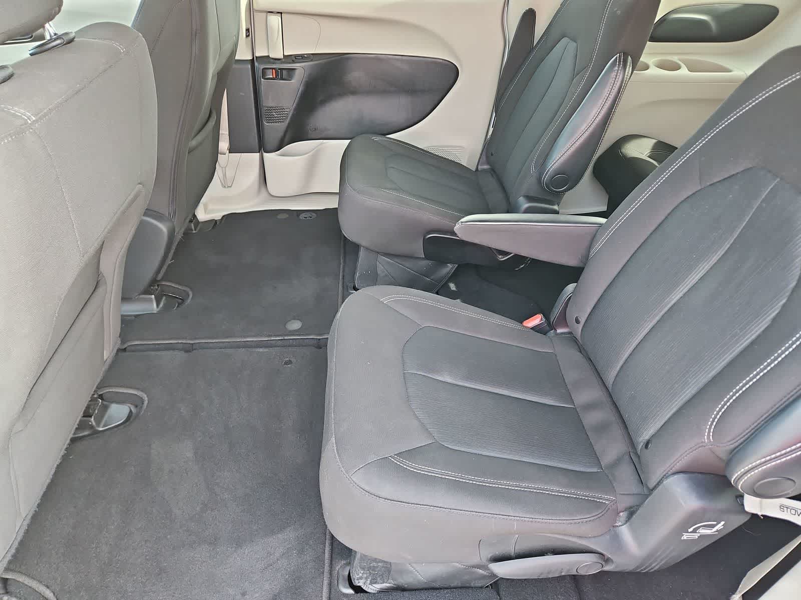 Thumbnail: 2023 Chrysler Voyager - 20