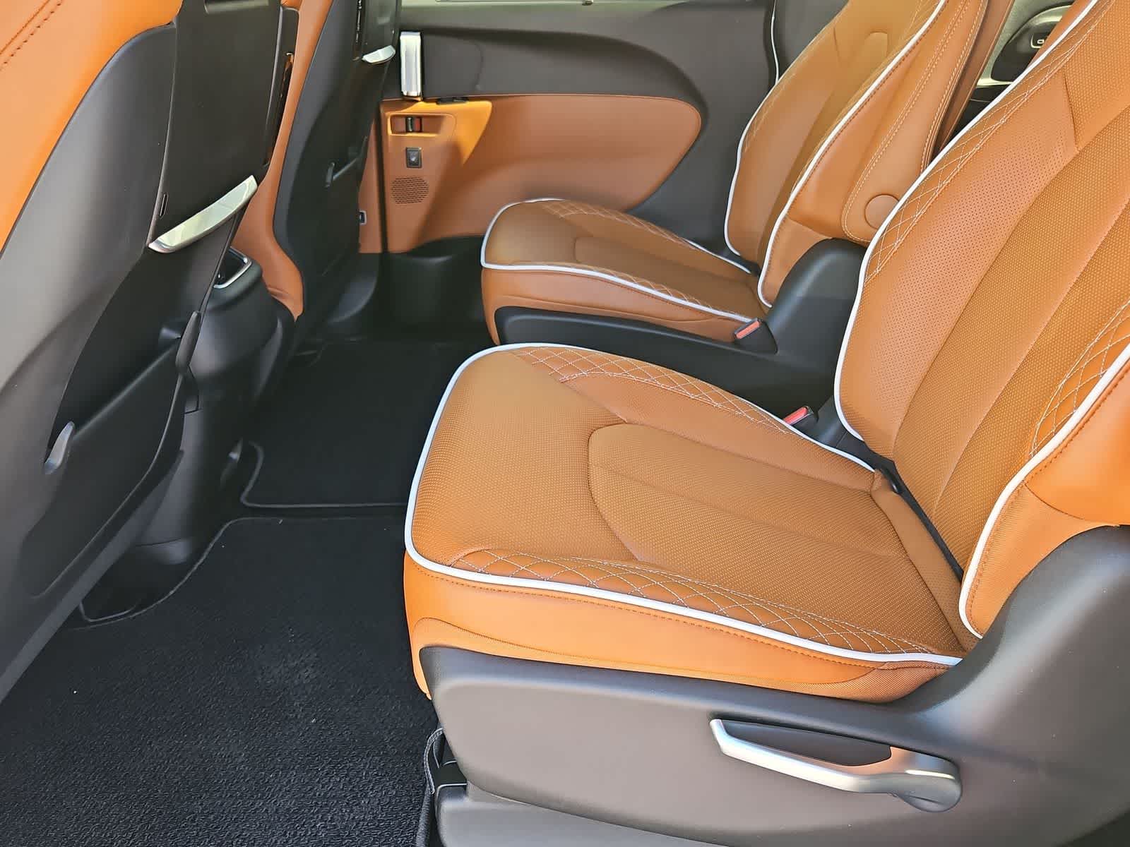 Thumbnail: 2026 Chrysler Pacifica - 19