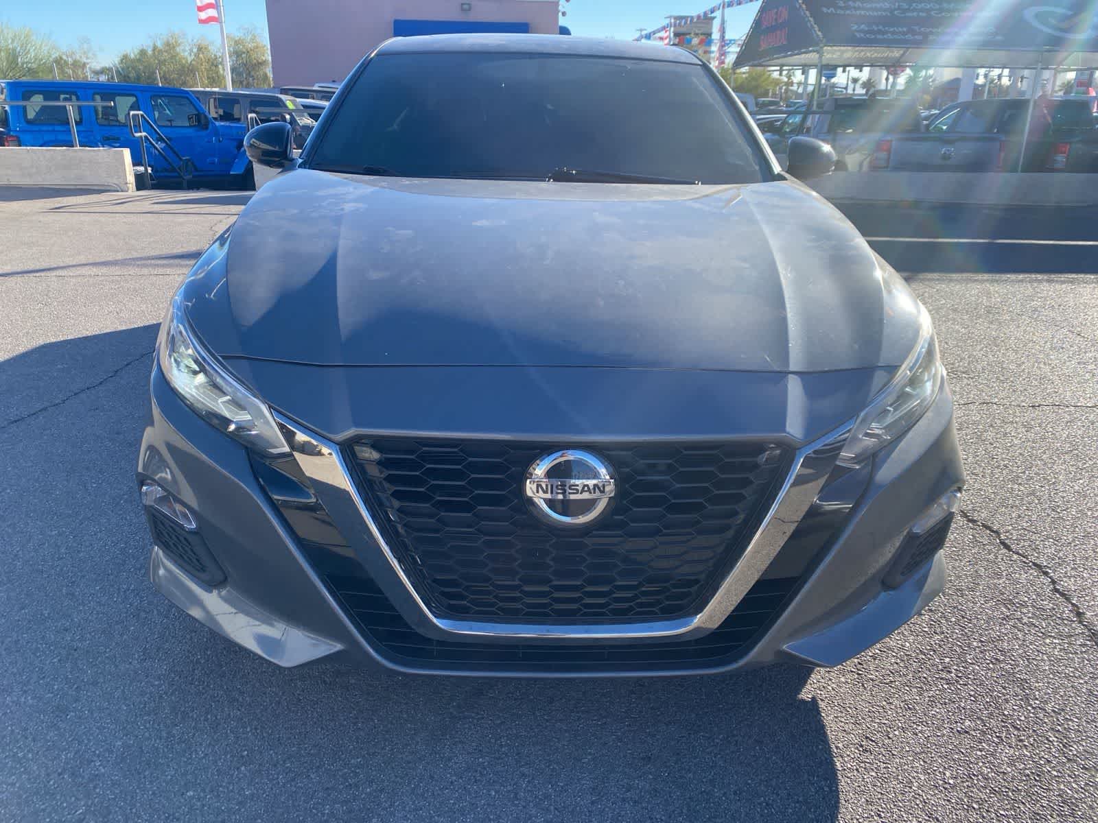 2019 Nissan Altima SR photo 2
