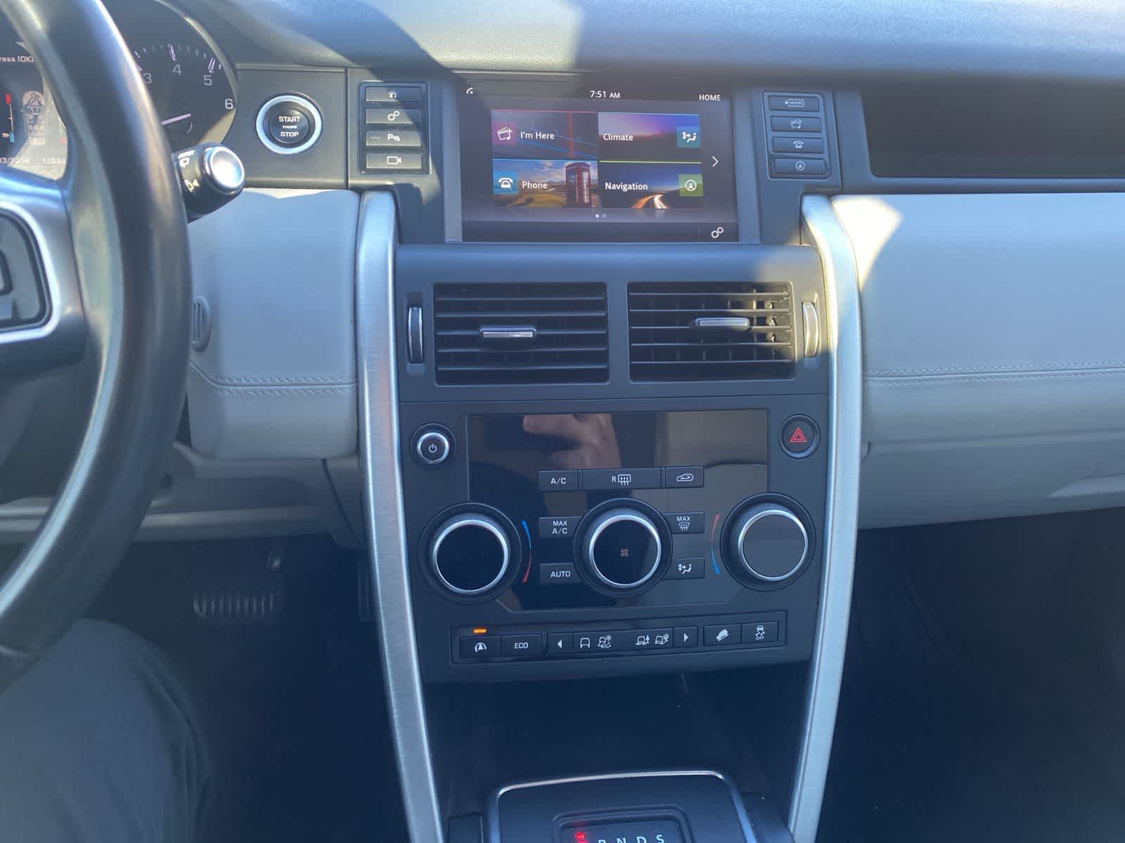 Thumbnail: 2016 Land Rover Discovery Sport - 14