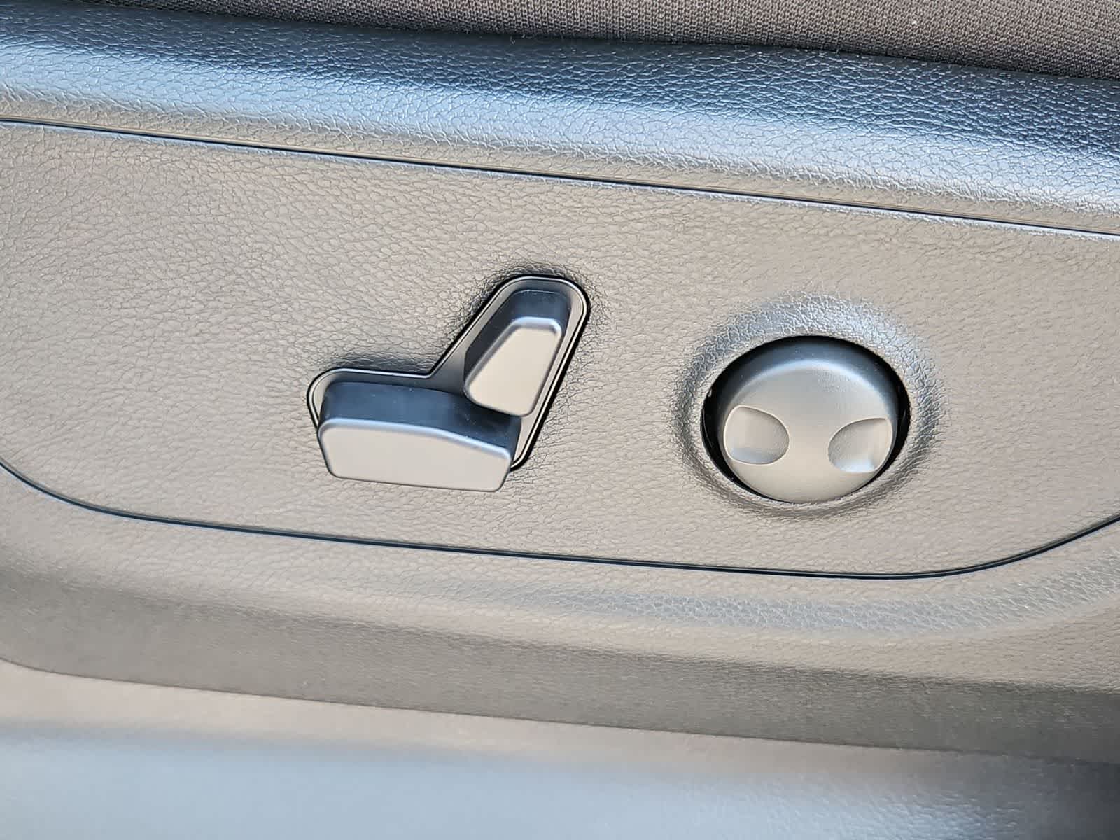 Thumbnail: 2026 RAM 1500 - 18