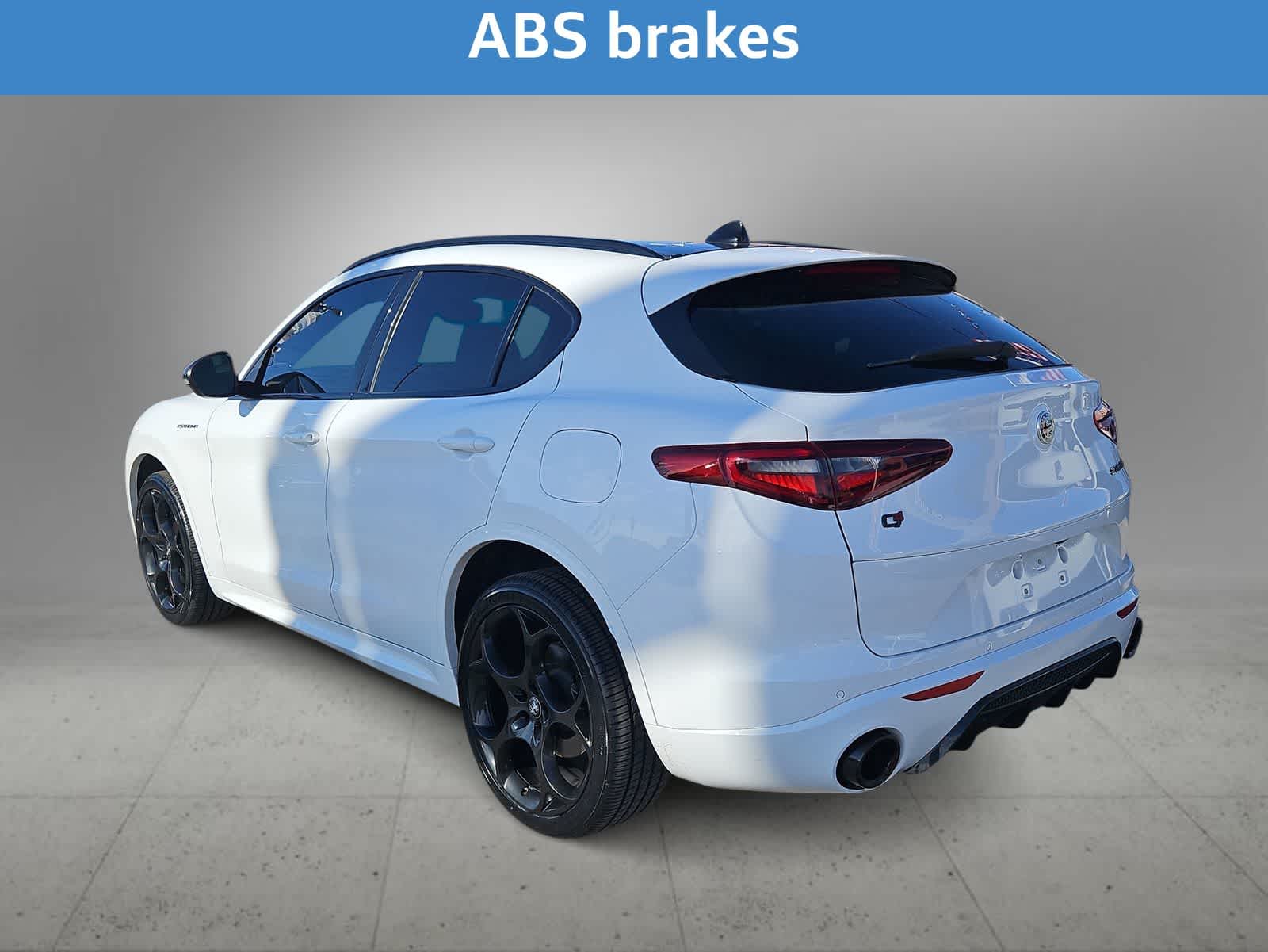 Thumbnail: 2023 Alfa Romeo Stelvio - 8