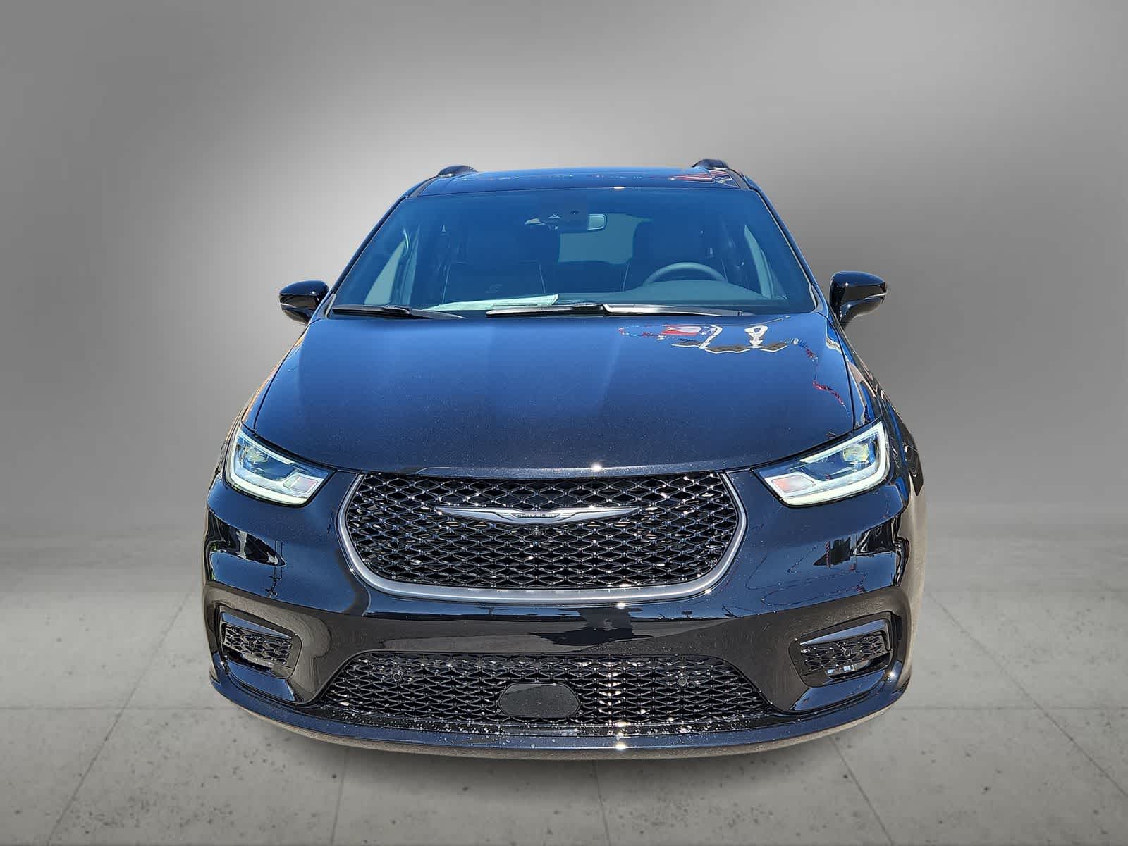 Thumbnail: 2026 Chrysler Pacifica - 3