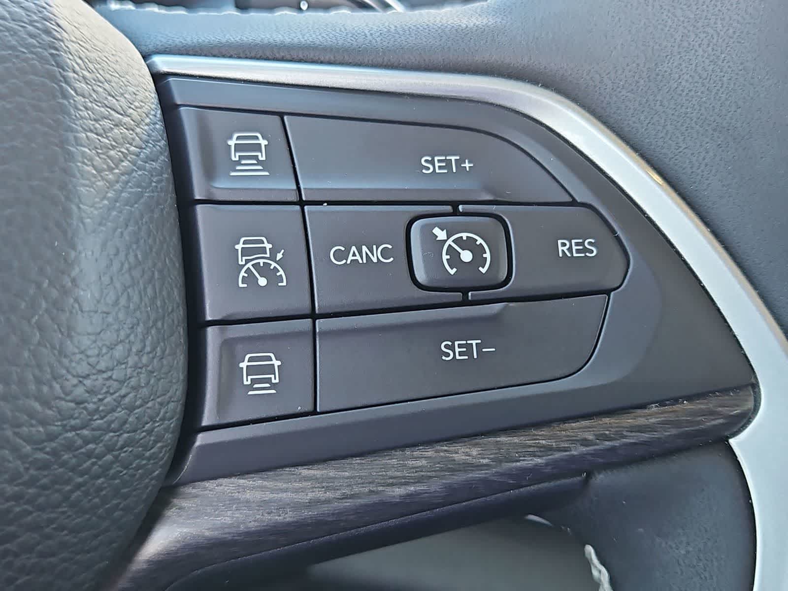 Thumbnail: 2022 Jeep Grand Cherokee - 25