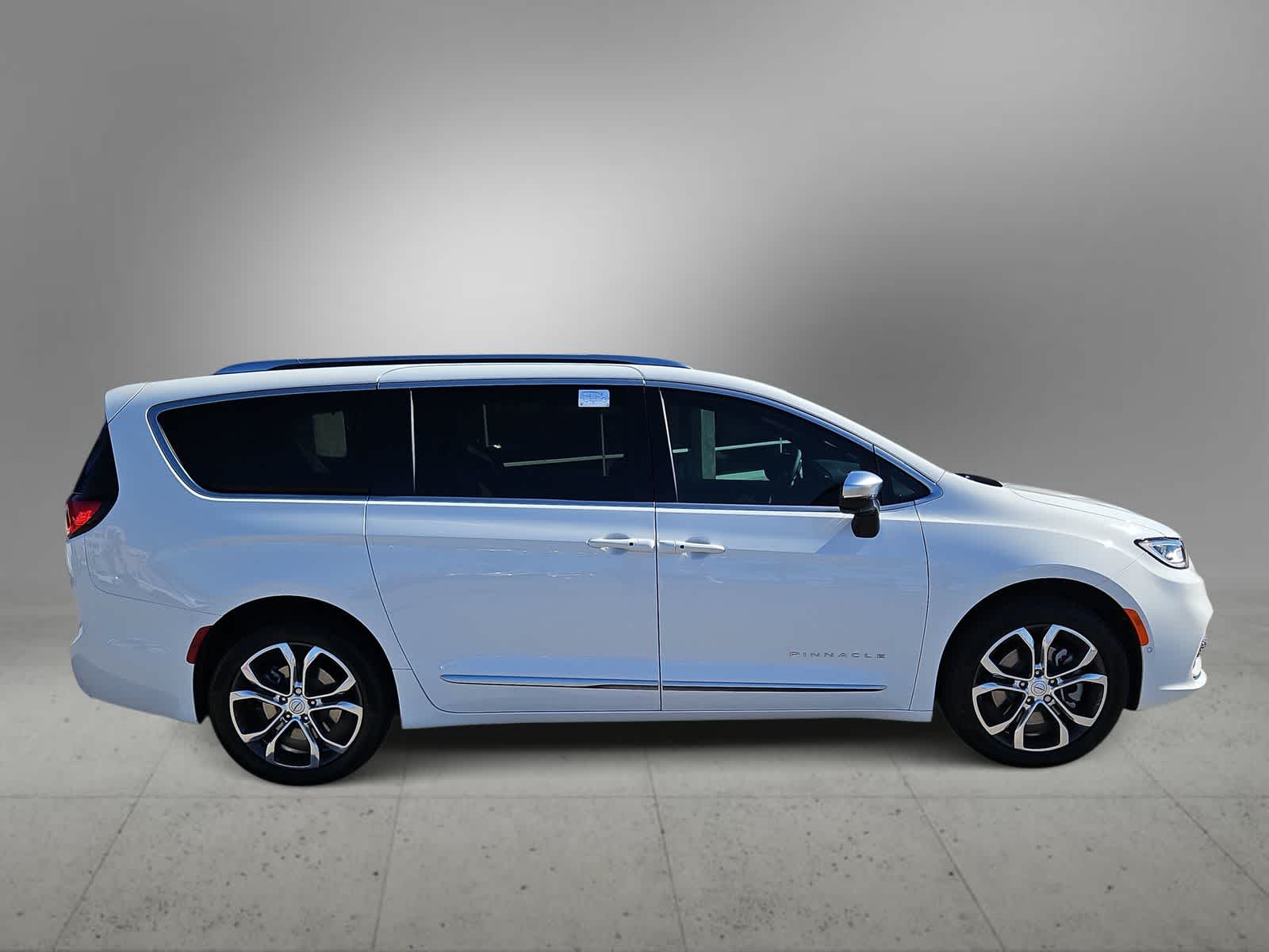 Thumbnail: 2026 Chrysler Pacifica - 9