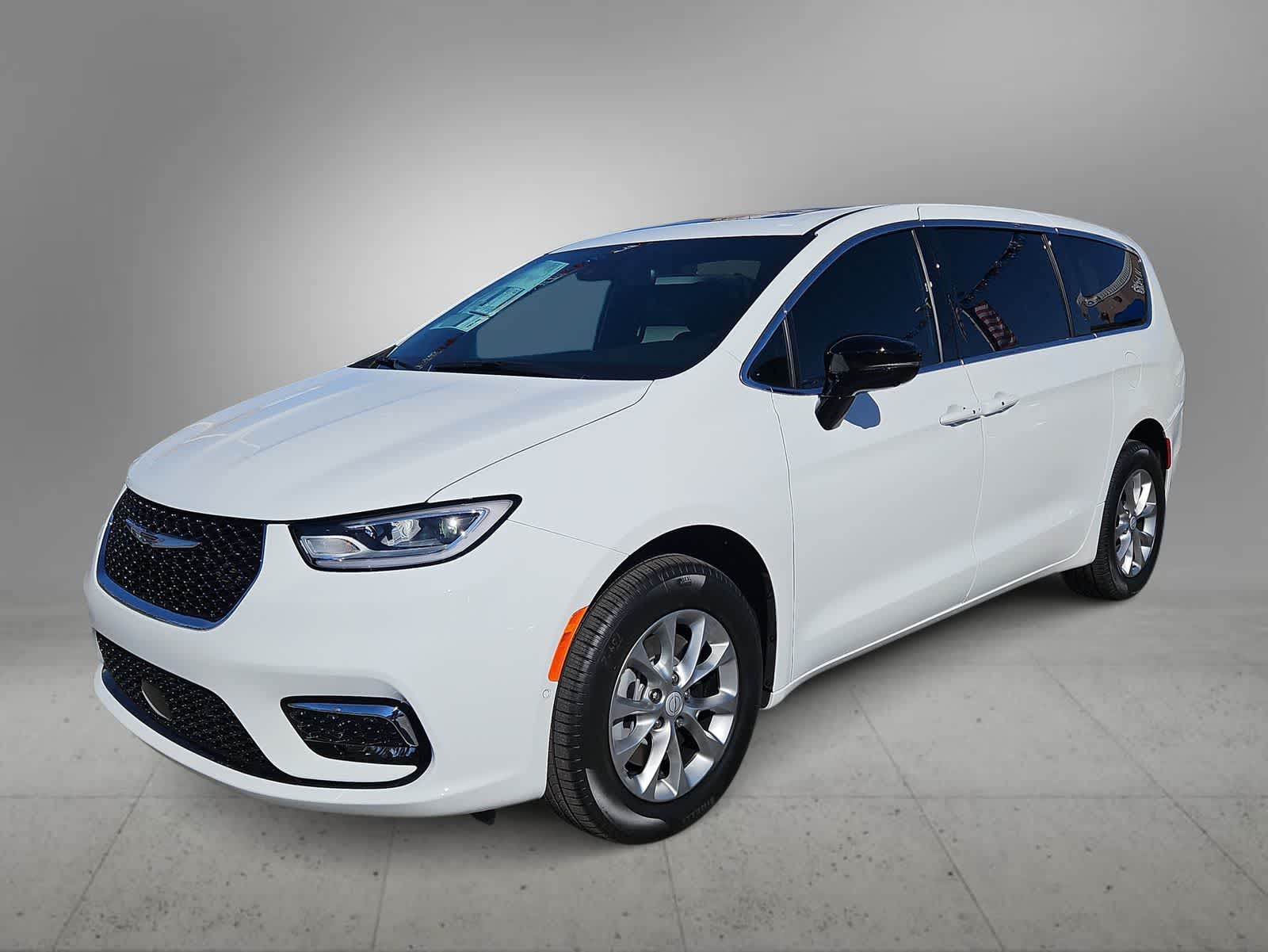 Thumbnail: 2026 Chrysler Pacifica - 4