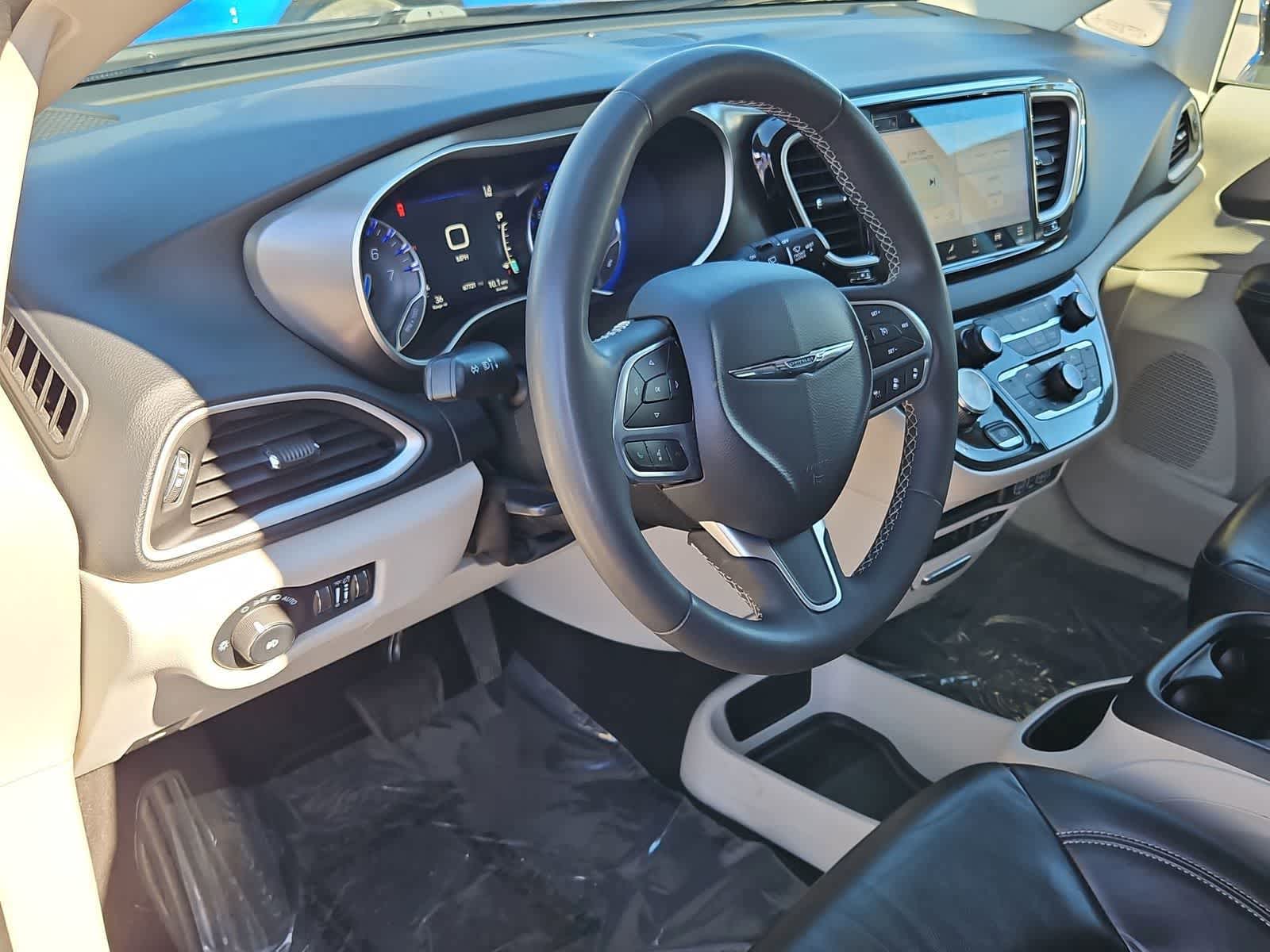 Thumbnail: 2022 Chrysler Pacifica - 14
