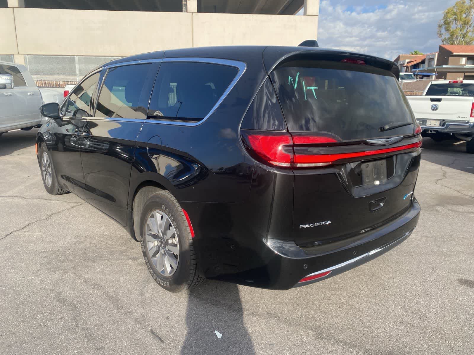 Thumbnail: 2023 Chrysler Pacifica - 8