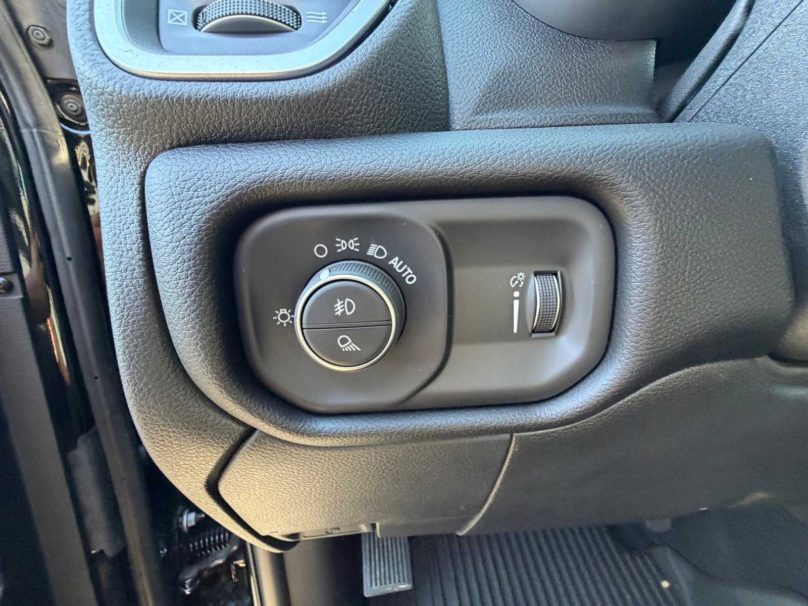 Thumbnail: 2026 RAM 3500 - 33