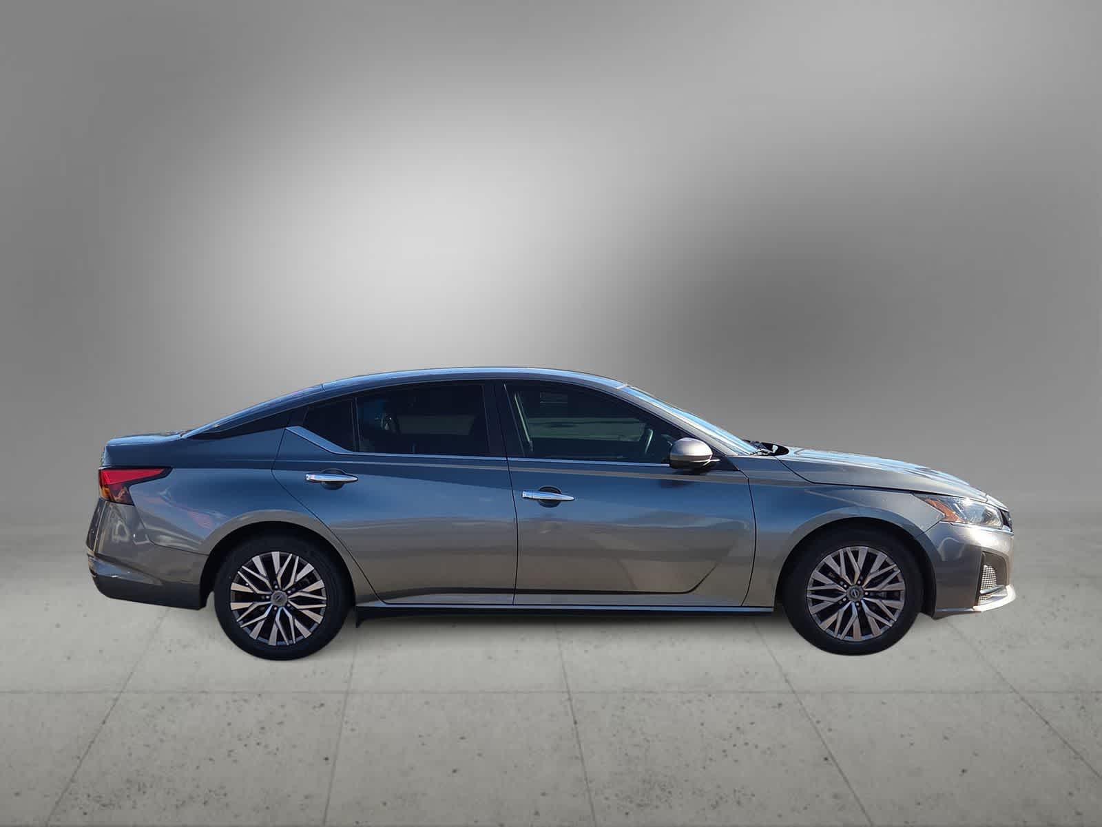 Thumbnail: 2023 Nissan Altima - 10